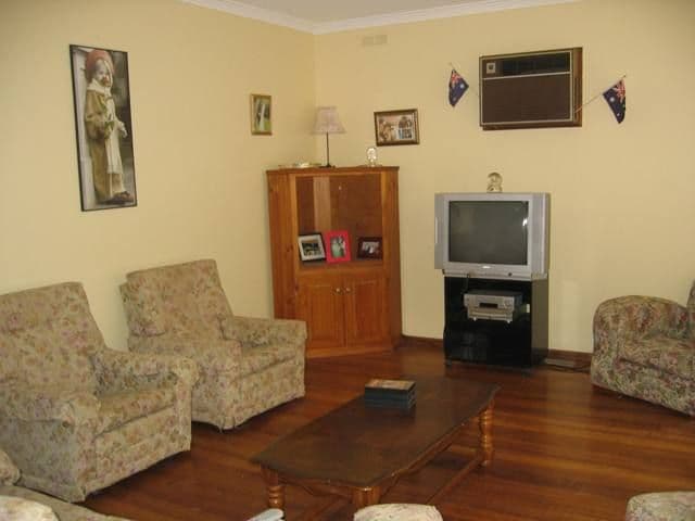 13 Grattan Street, SEYMOUR VIC 3660, Seymour - Thumbnail 2