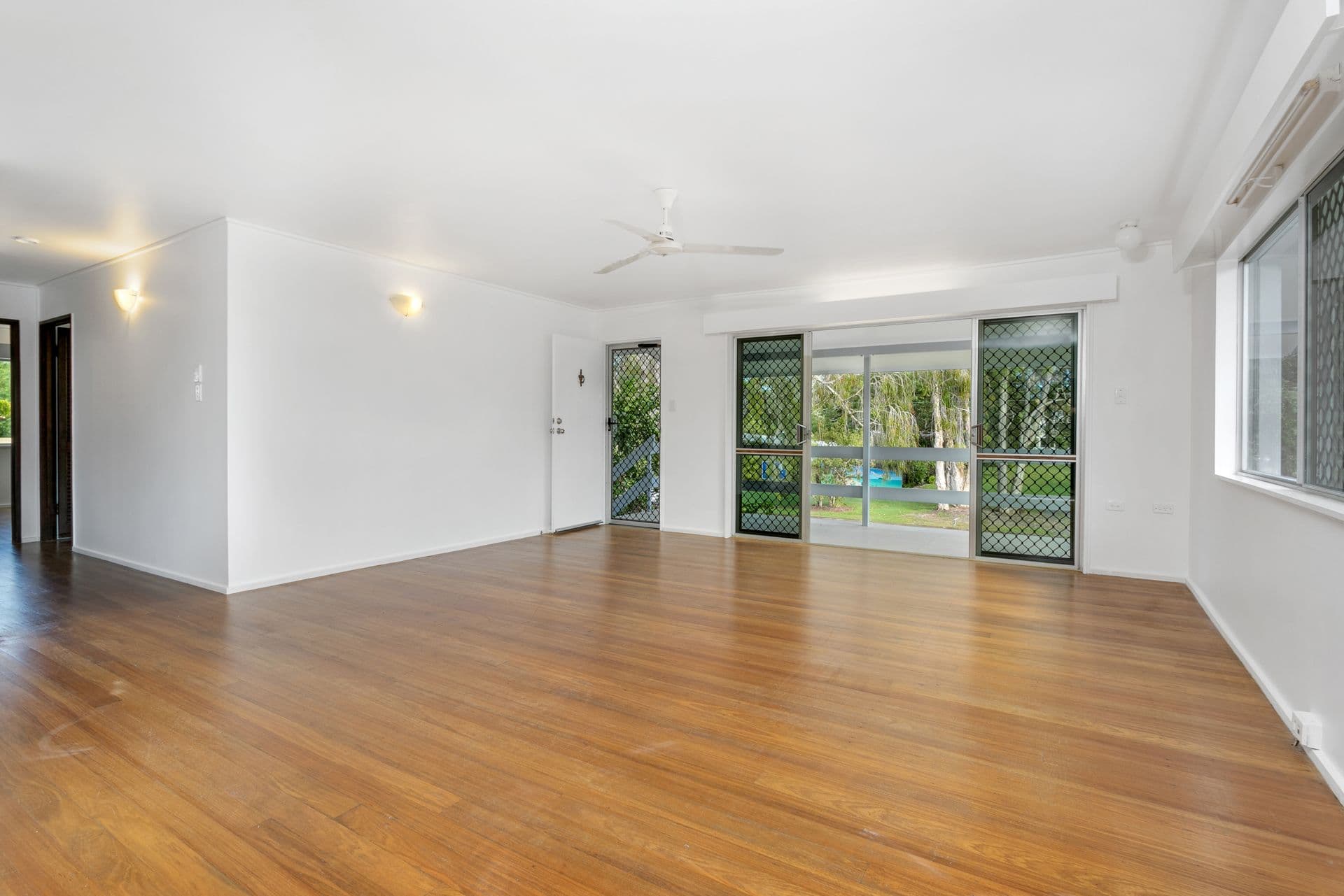 10 Jacaranda Street, Holloways Beach QLD 4878, Holloways Beach - Thumbnail 4