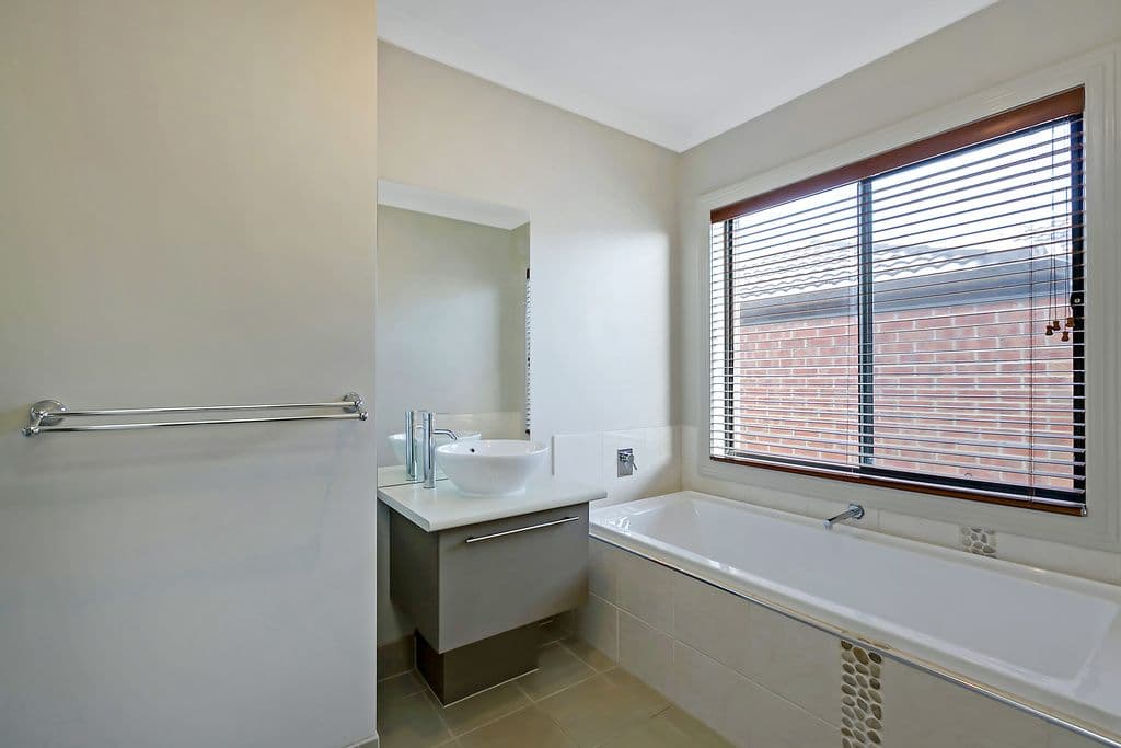17 Kiora Avenue, Doreen VIC 3754, Doreen - Thumbnail 5