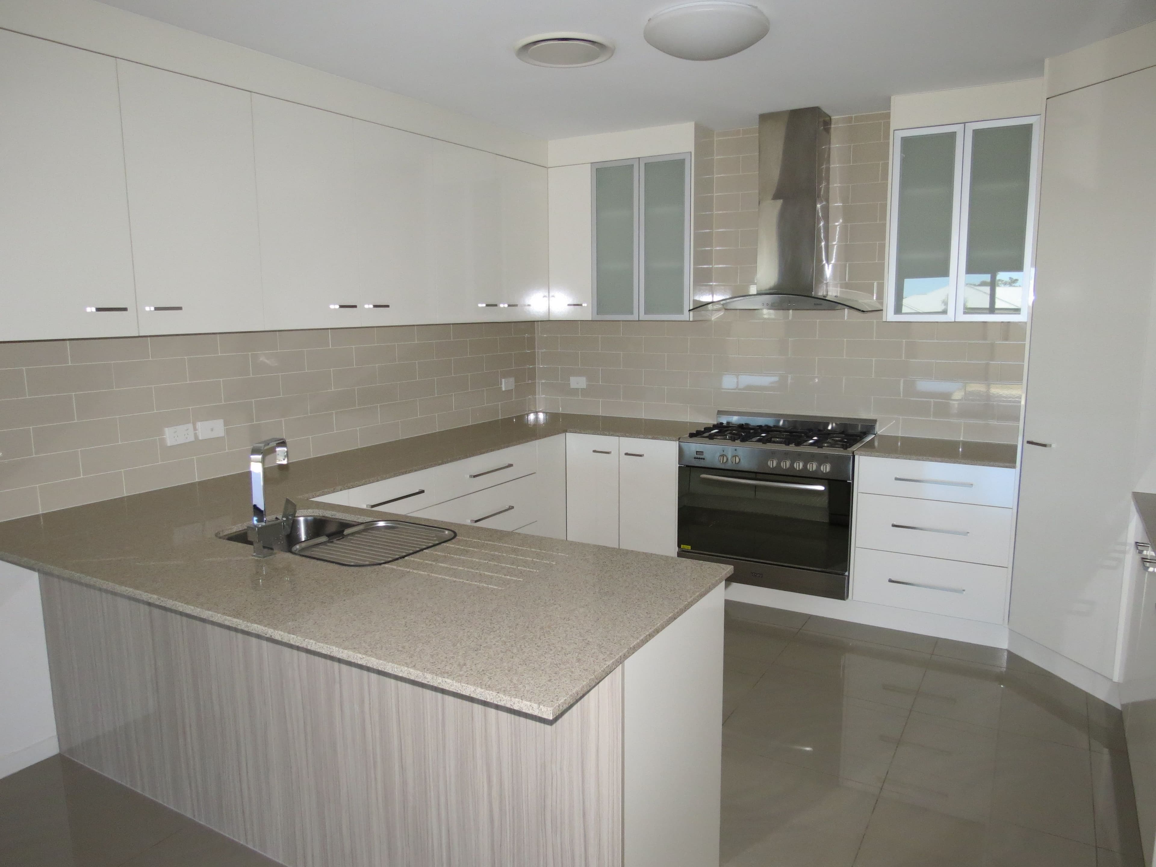 18 Rosehill Road, Emerald QLD 4720, Emerald - Thumbnail 2