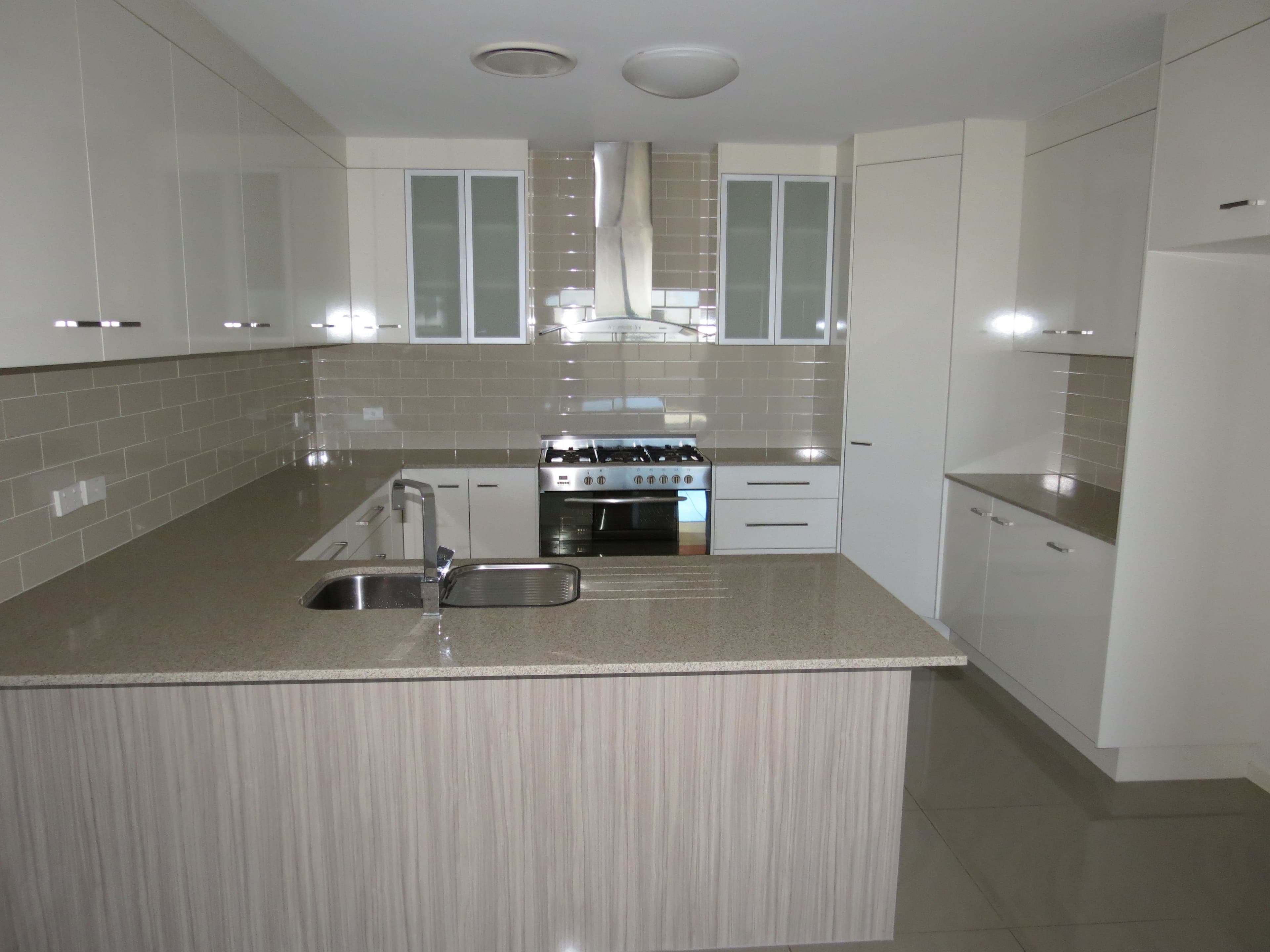 18 Rosehill Road, Emerald QLD 4720, Emerald - Thumbnail 3
