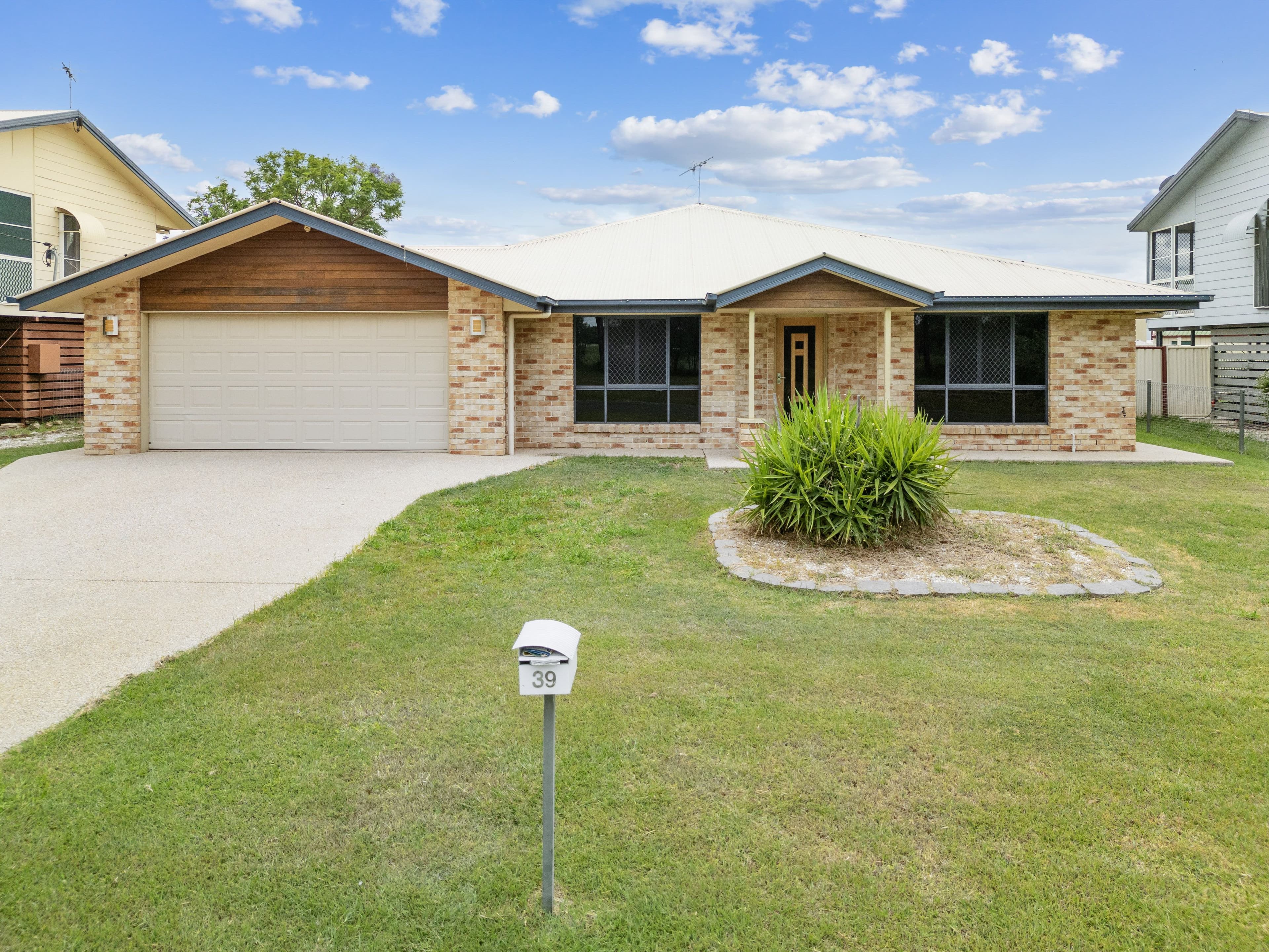 39 Park Avenue, Emerald QLD 4720, Emerald - Image 1