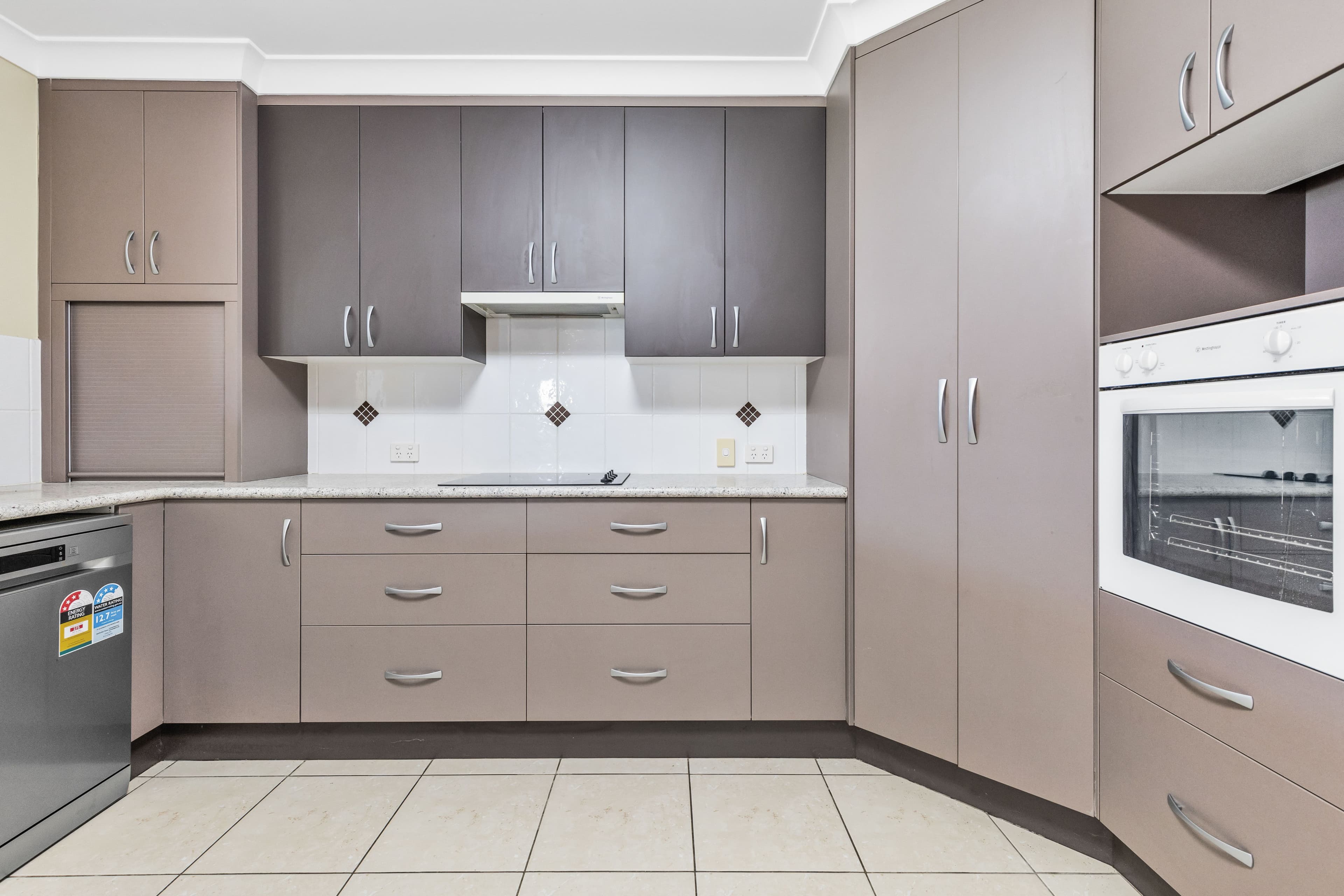 39 Park Avenue, Emerald QLD 4720, Emerald - Thumbnail 2