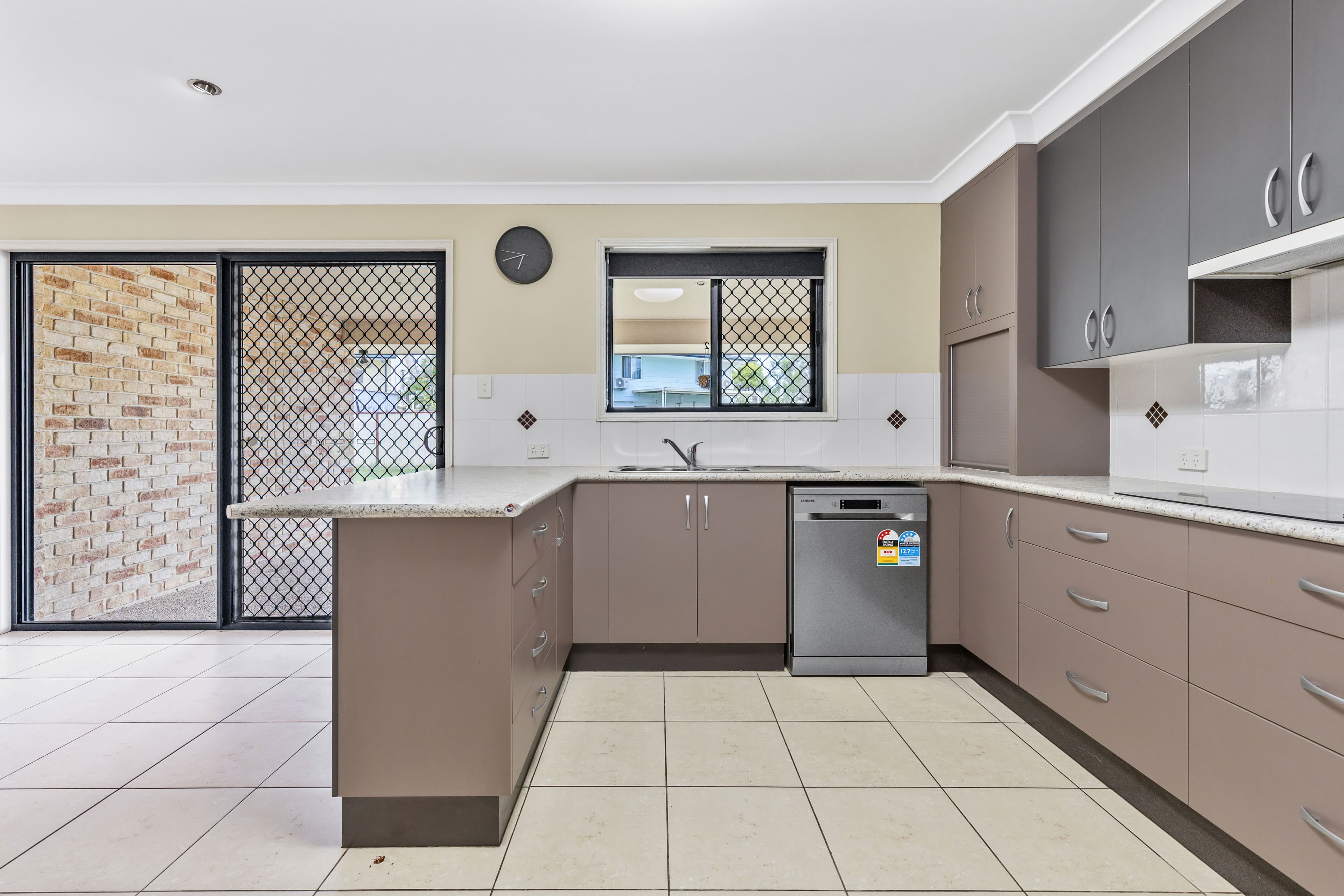 39 Park Avenue, Emerald QLD 4720, Emerald - Thumbnail 4