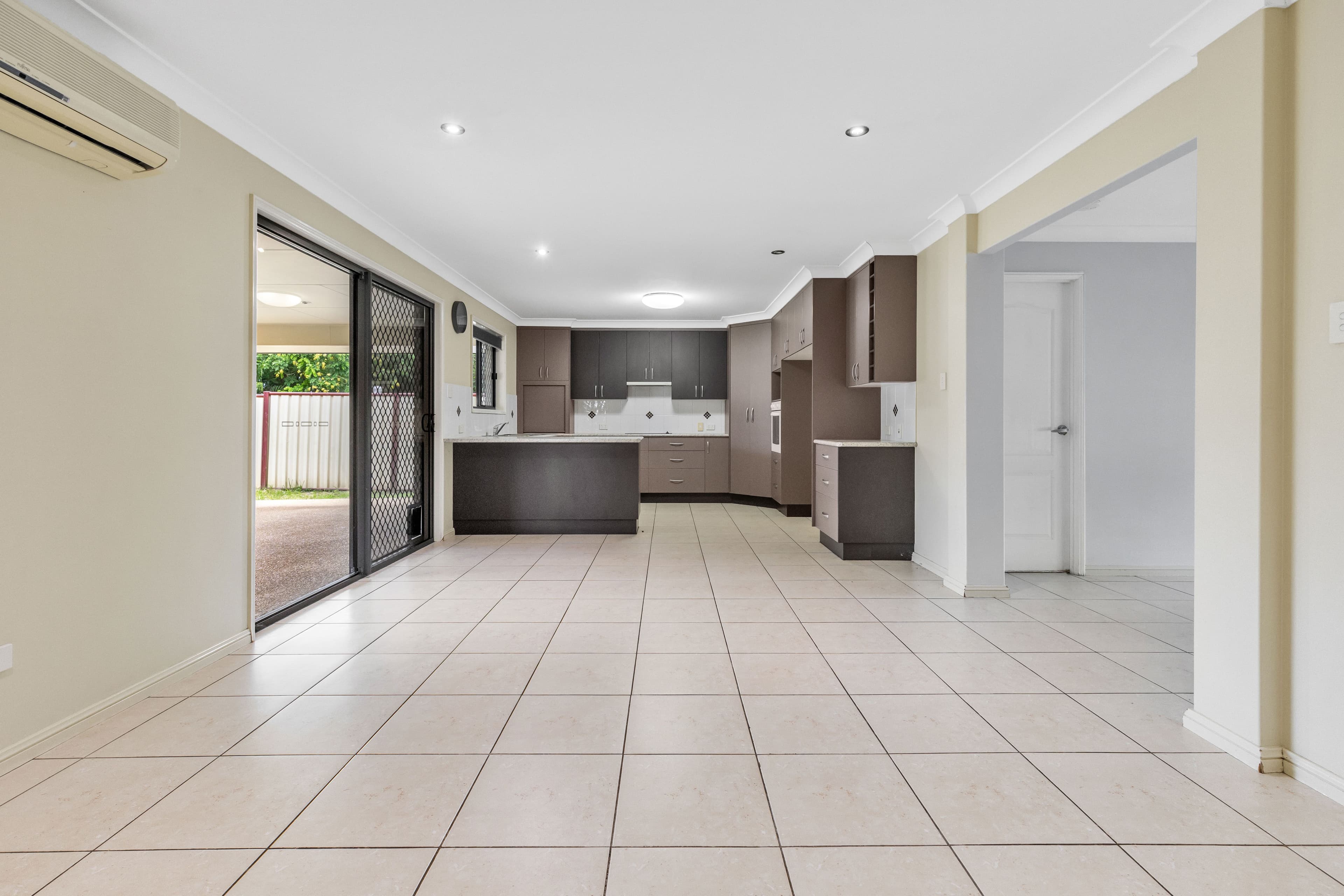 39 Park Avenue, Emerald QLD 4720, Emerald - Thumbnail 5