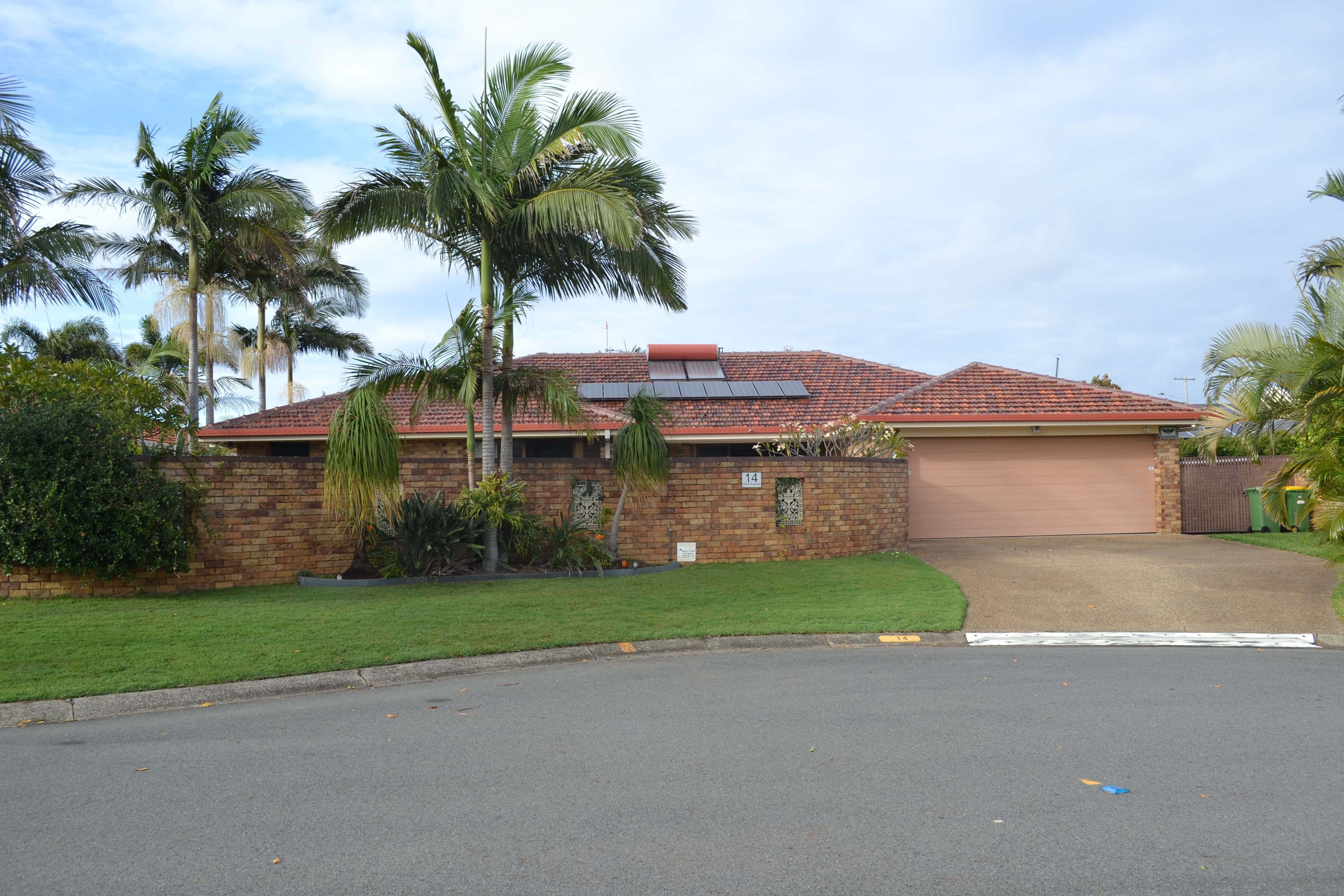 14 Wau Avenue, Runaway Bay QLD 4216, Runaway Bay - Thumbnail 3