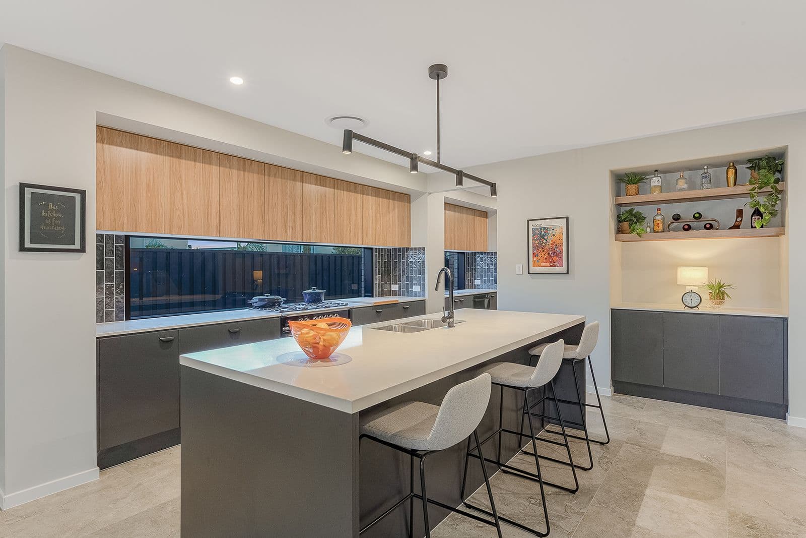 10 Cordelia Street, Newport QLD 4020, Newport - Thumbnail 6