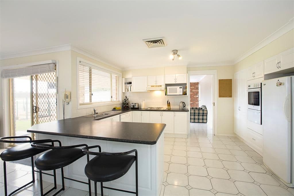 31 Sun Valley Drive, Shepparton, Shepparton - Thumbnail 3