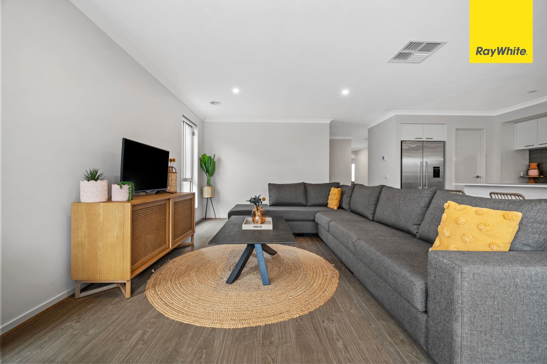 33 Alabaster Avenue, COBBLEBANK VIC 3338, Cobblebank - Thumbnail 3