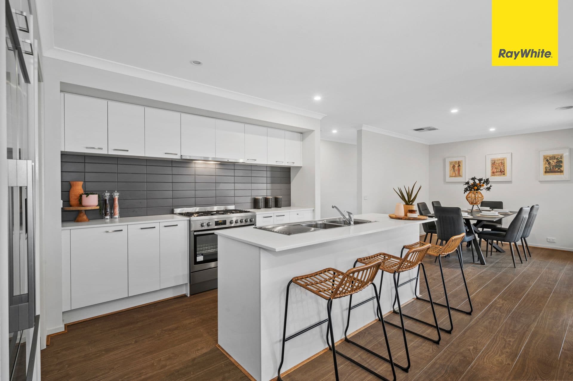 33 Alabaster Avenue, COBBLEBANK VIC 3338, Cobblebank - Thumbnail 4
