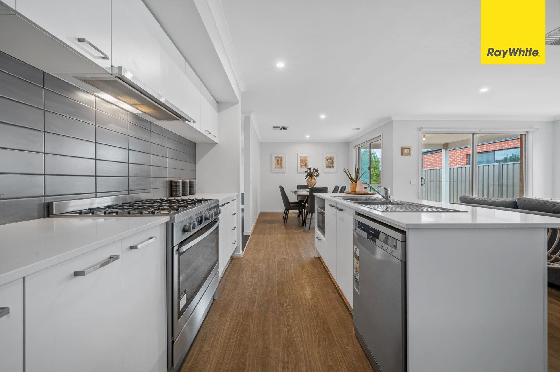33 Alabaster Avenue, COBBLEBANK VIC 3338, Cobblebank - Thumbnail 5
