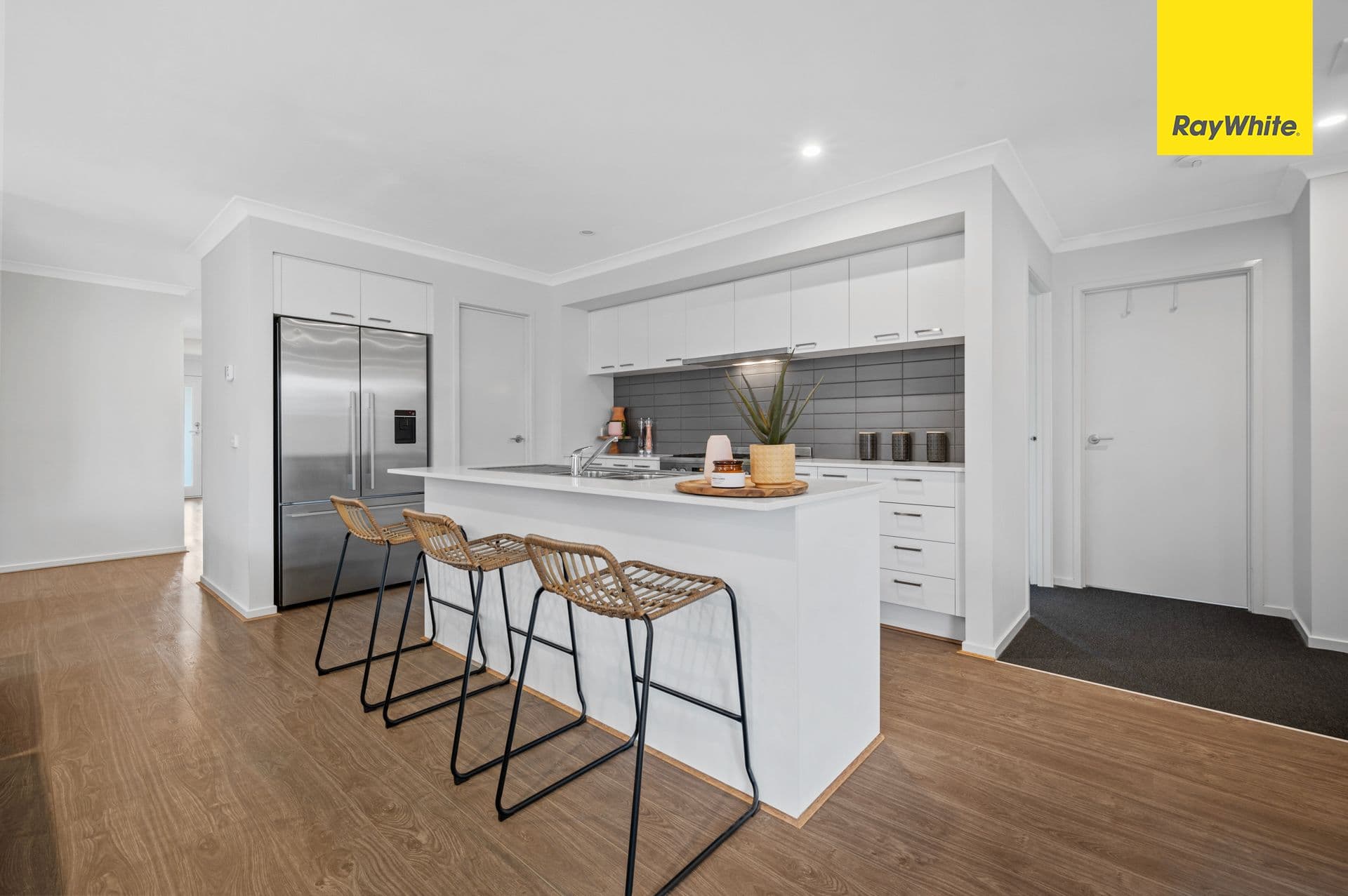33 Alabaster Avenue, COBBLEBANK VIC 3338, Cobblebank - Thumbnail 6