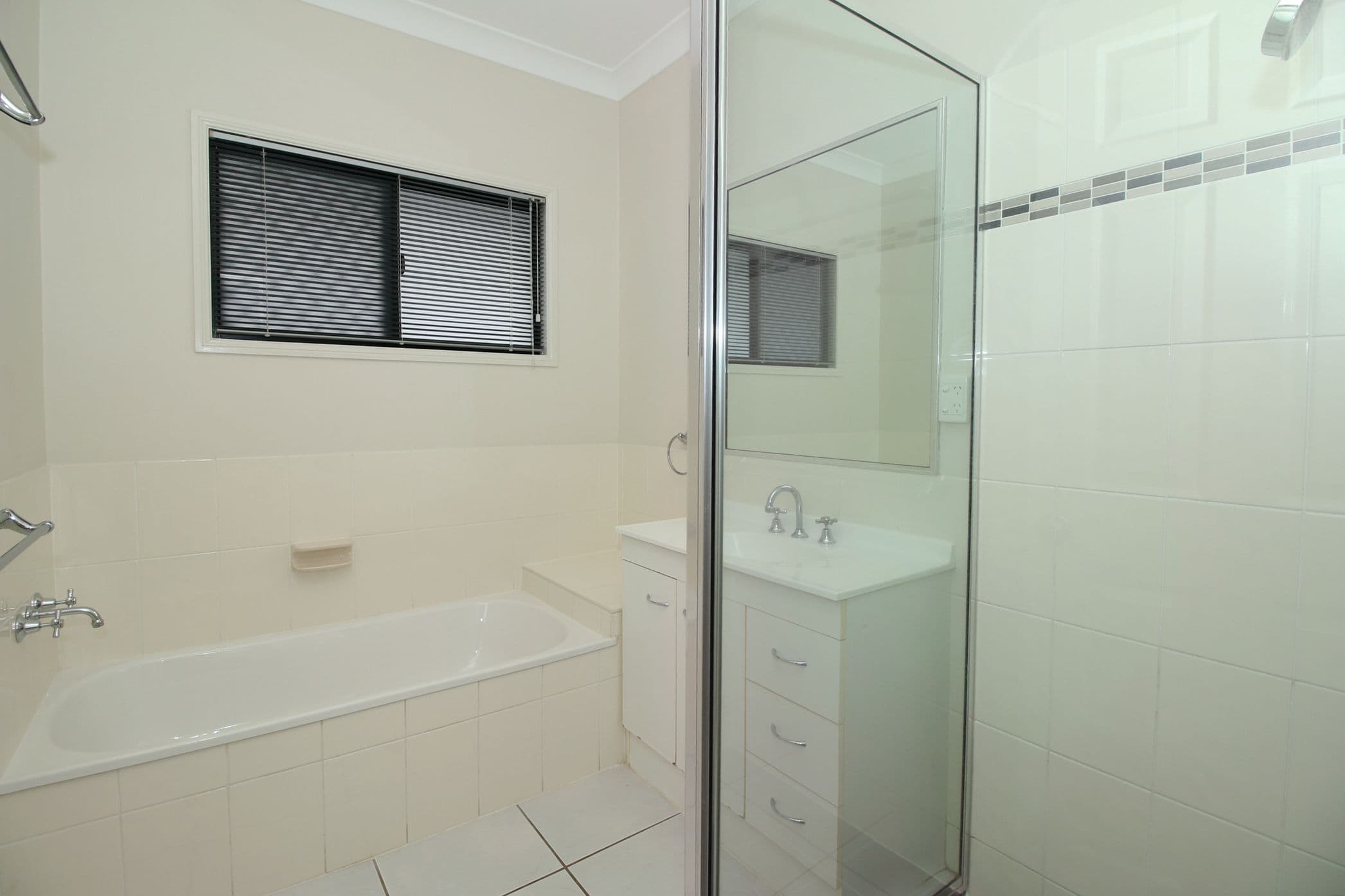 24 Chesham Drive, Kirwan QLD 4817, Kirwan - Thumbnail 4