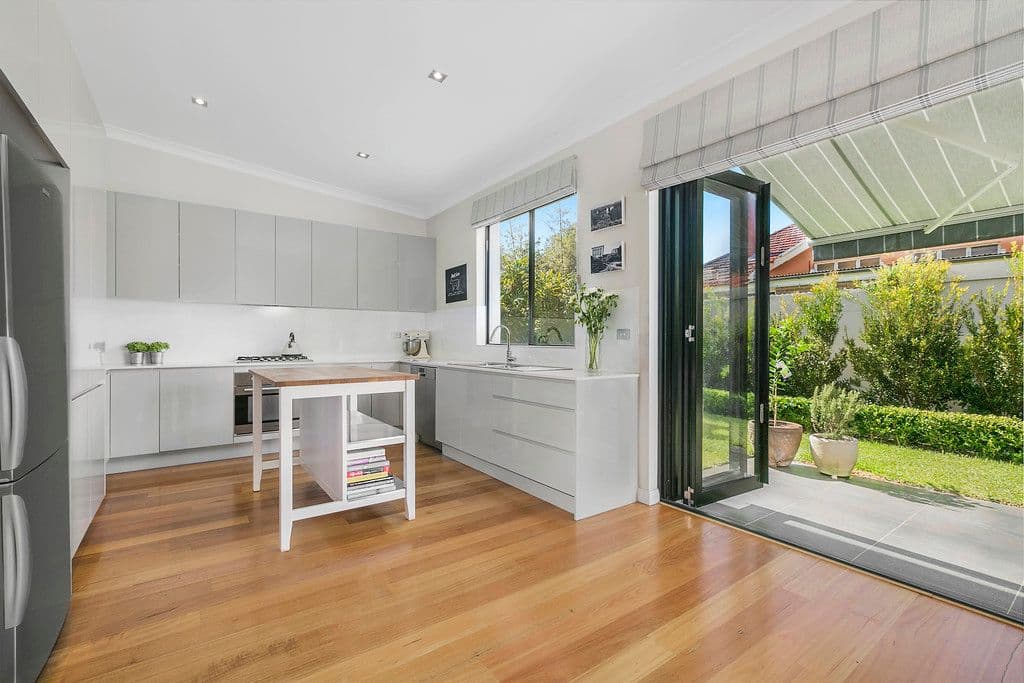 87 Beach Road, North Bondi - Thumbnail 3