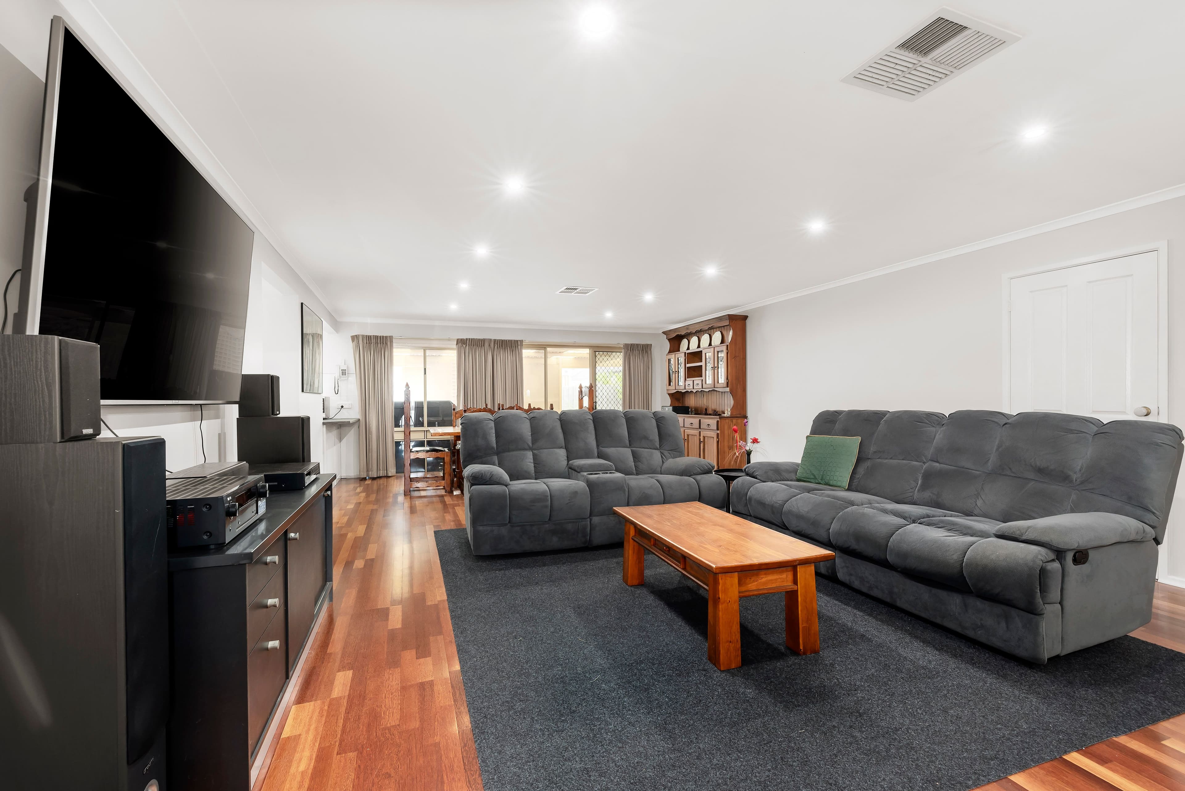 31 Turramurra Drive, Rowville VIC 3178, Rowville - Thumbnail 2