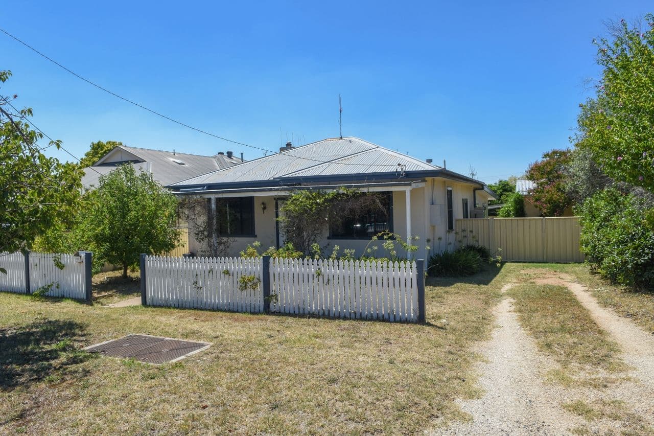 12 Vine Street, South Bathurst - Image 1