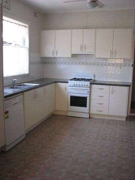 5 Facey Street, FORBES NSW 2871, Forbes - Thumbnail 2