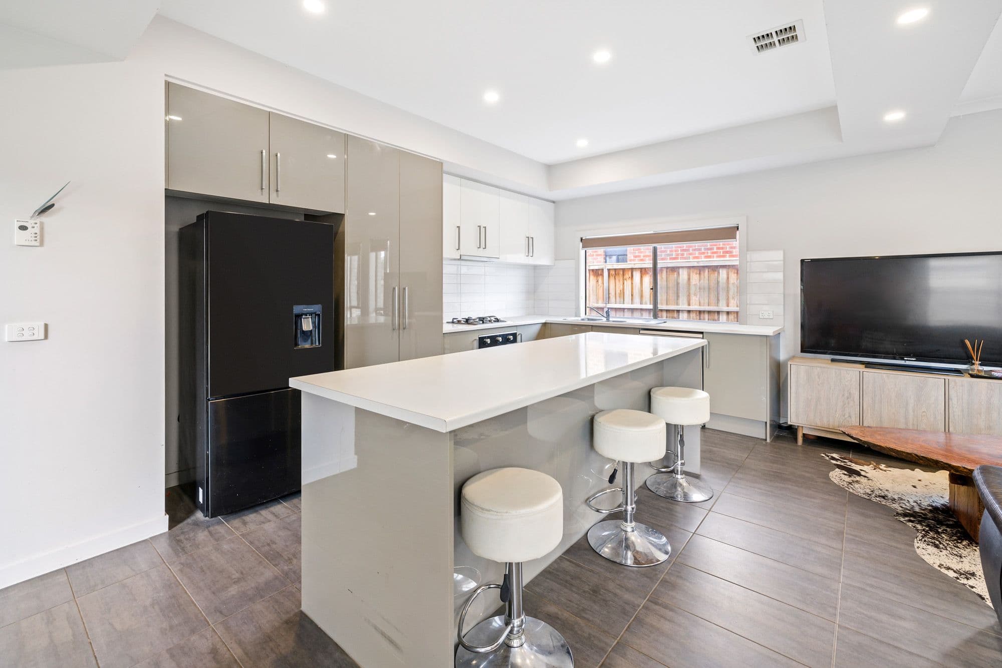 2 League Street, Werribee VIC 3030, Werribee - Thumbnail 3