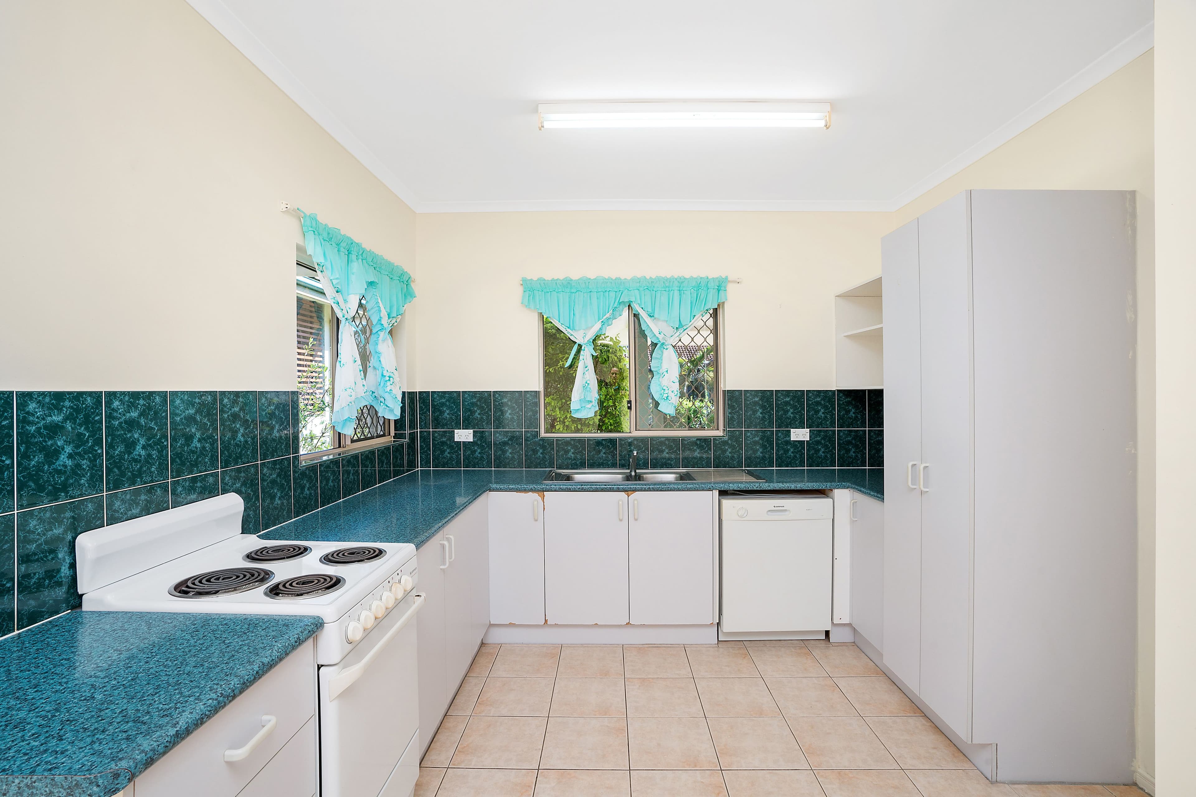 62 Silky Oak Court, Mooroobool QLD 4870, Mooroobool - Thumbnail 2