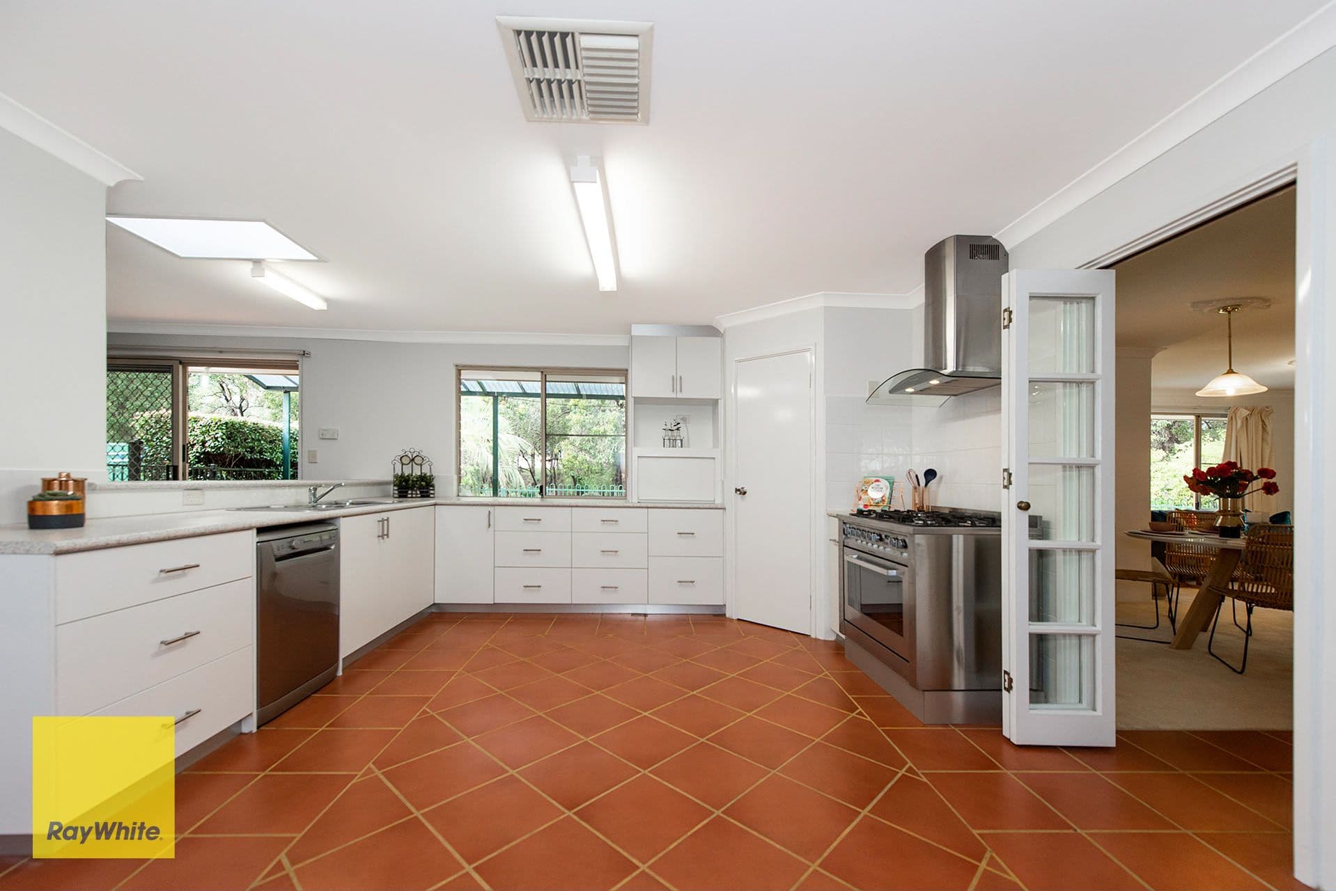12 Preece Court, Forrestfield WA 6058, Forrestfield - Thumbnail 4