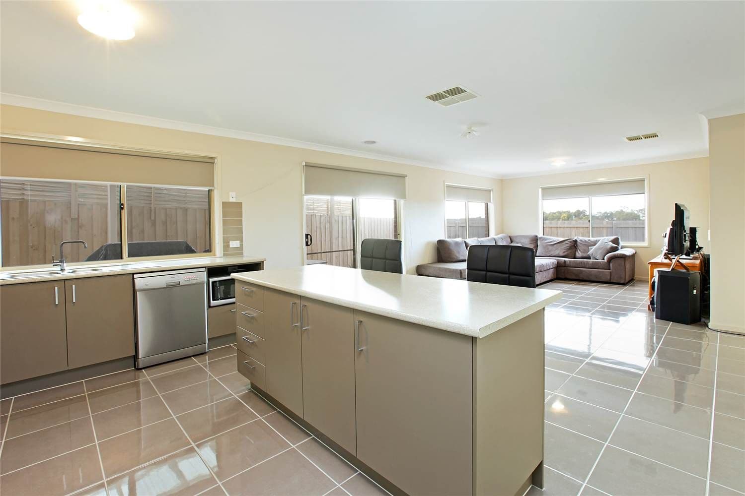4 Viogner Place, WAURN PONDS VIC 3216, Waurn Ponds - Thumbnail 3