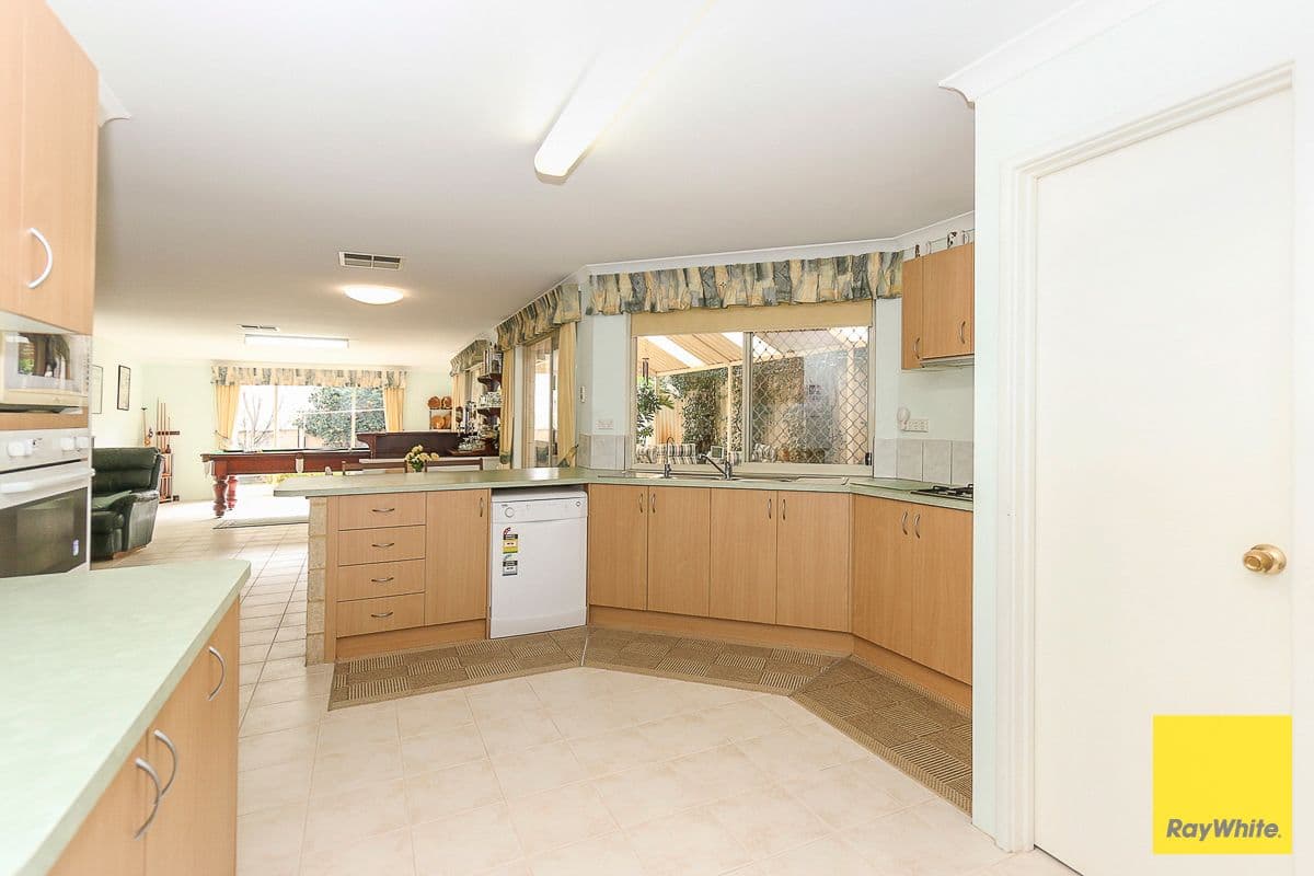 22 Hollins Bend, Madeley WA 6065, Madeley - Thumbnail 4