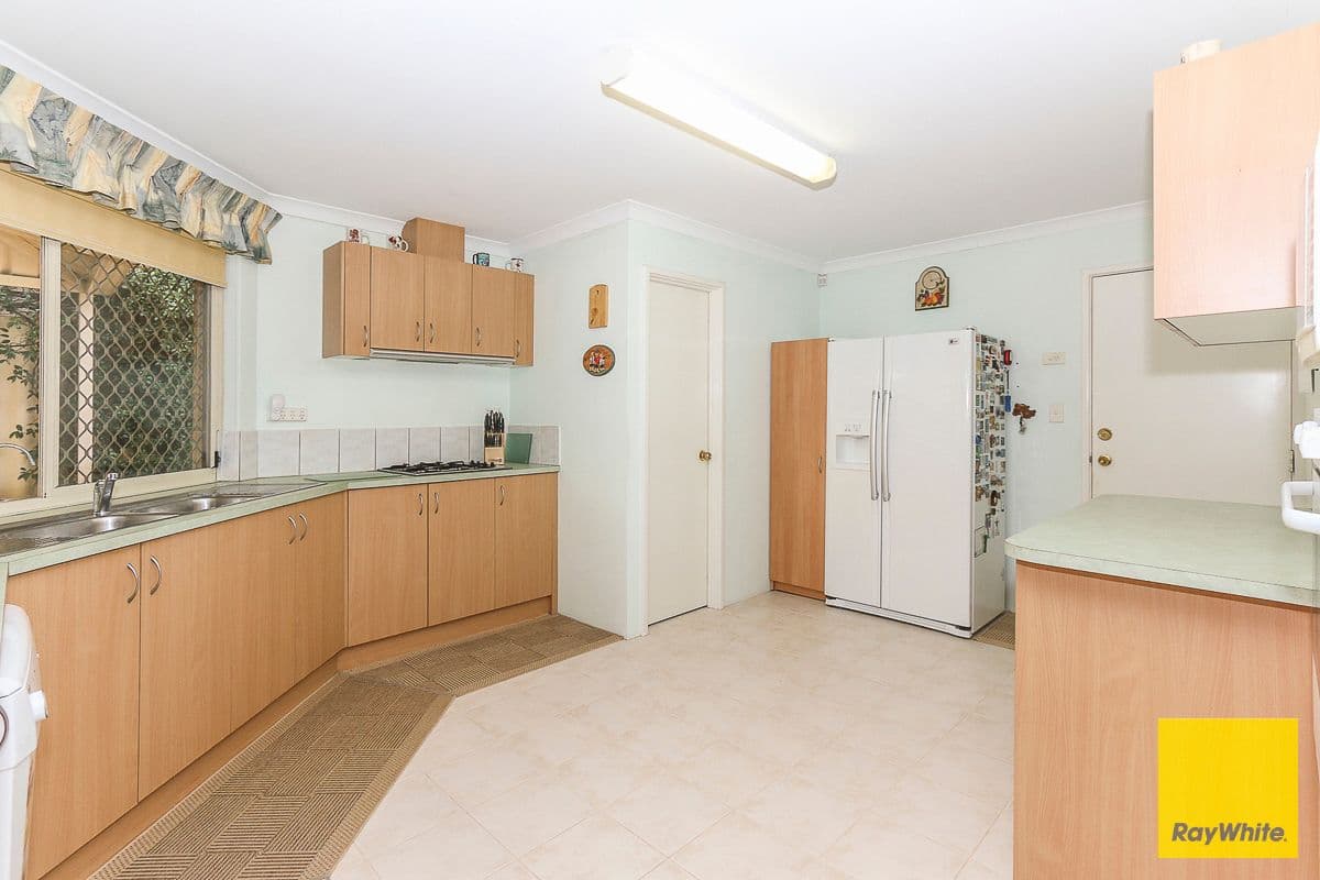 22 Hollins Bend, Madeley WA 6065, Madeley - Thumbnail 5