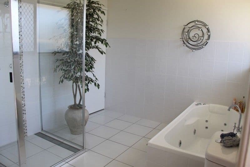 26 Edward Street, BOYNE ISLAND QLD 4680, Boyne Island - Thumbnail 7