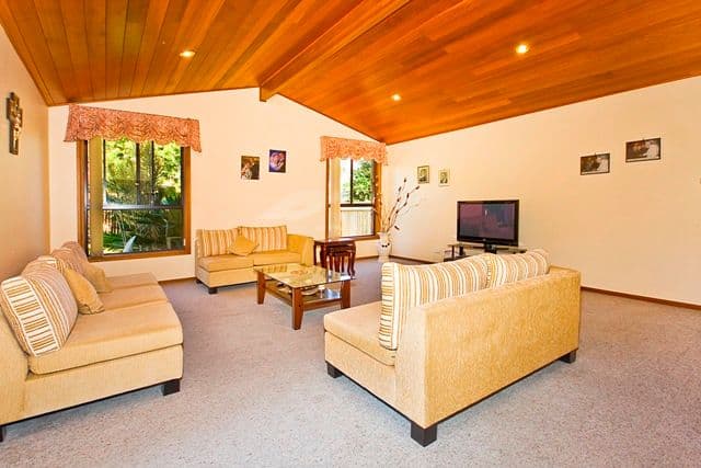 131 Bossley Road, BOSSLEY PARK NSW 2176, Bossley Park - Thumbnail 2