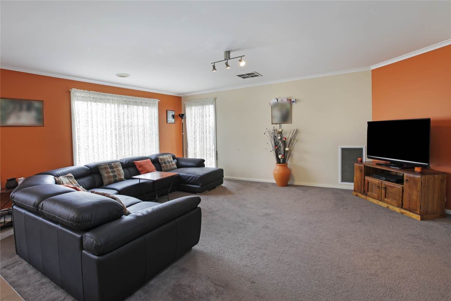 63 Nigella Avenue, CORIO VIC 3214, Corio - Thumbnail 2