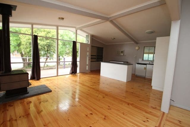 28 Guilford Street, CLARE SA 5453, Clare - Thumbnail 3