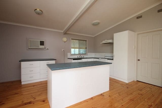 28 Guilford Street, CLARE SA 5453, Clare - Thumbnail 4