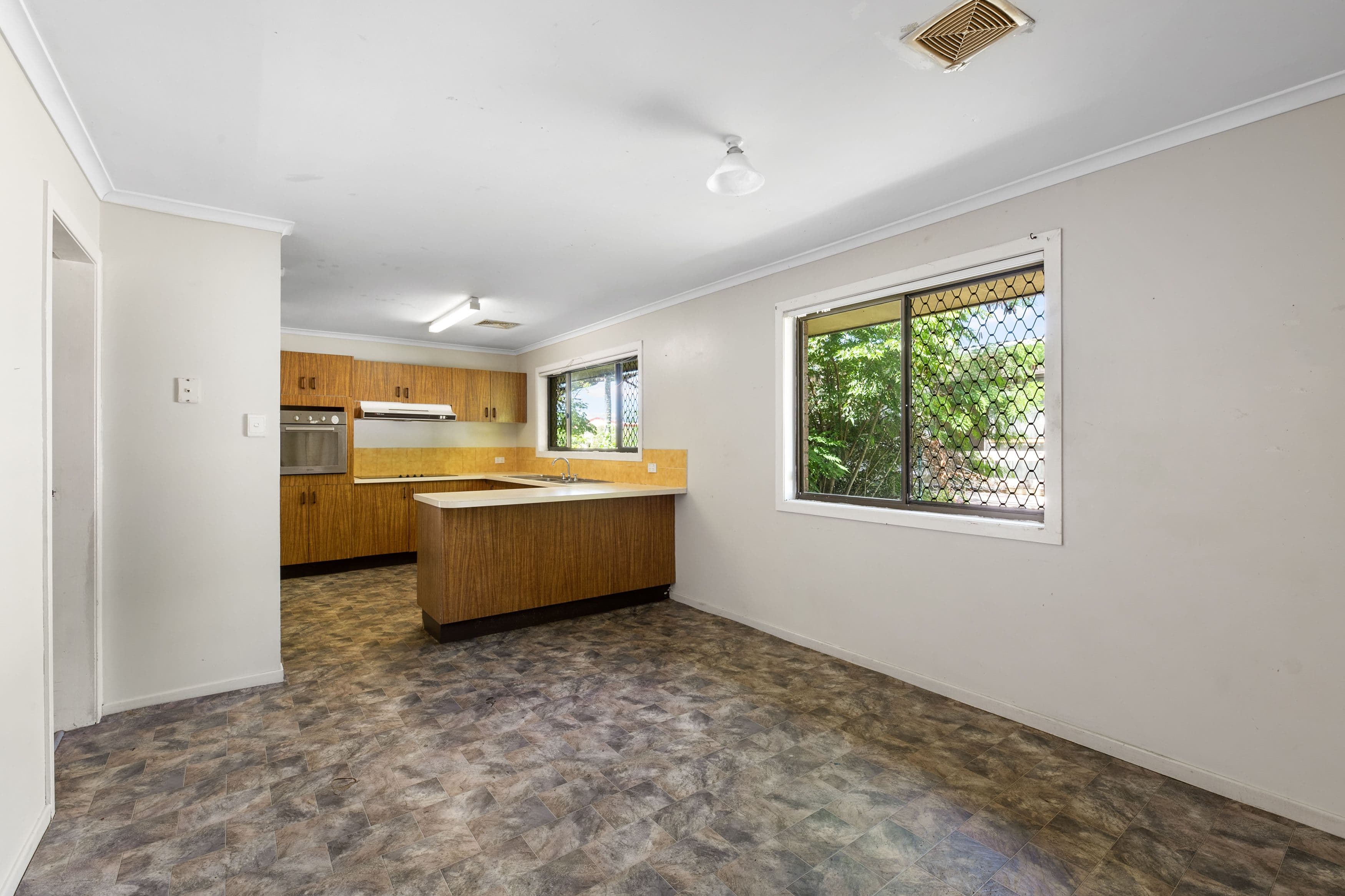 13 Cliffdale Avenue, Deception Bay QLD 4508, Deception Bay - Thumbnail 3