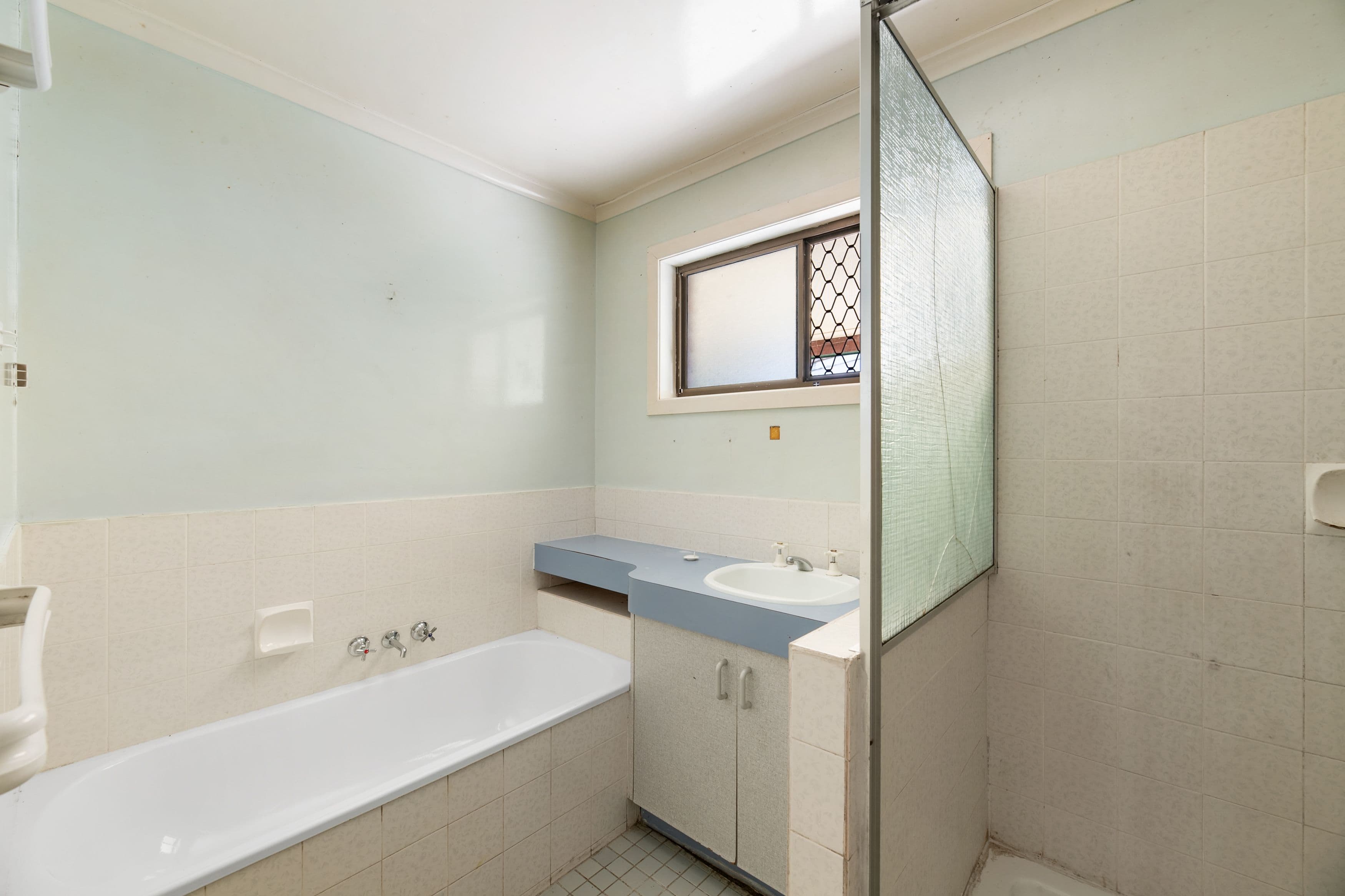13 Cliffdale Avenue, Deception Bay QLD 4508, Deception Bay - Thumbnail 4