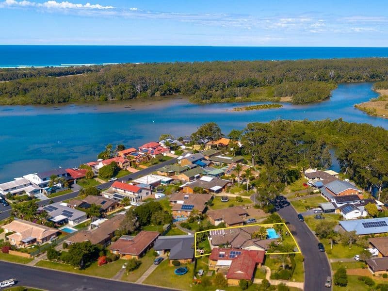 4 David Watt Close, Sawtell NSW 2452, Sawtell - Image 1