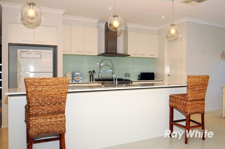6 Aspera Place, Cranbourne North VIC 3977, Cranbourne North - Thumbnail 2