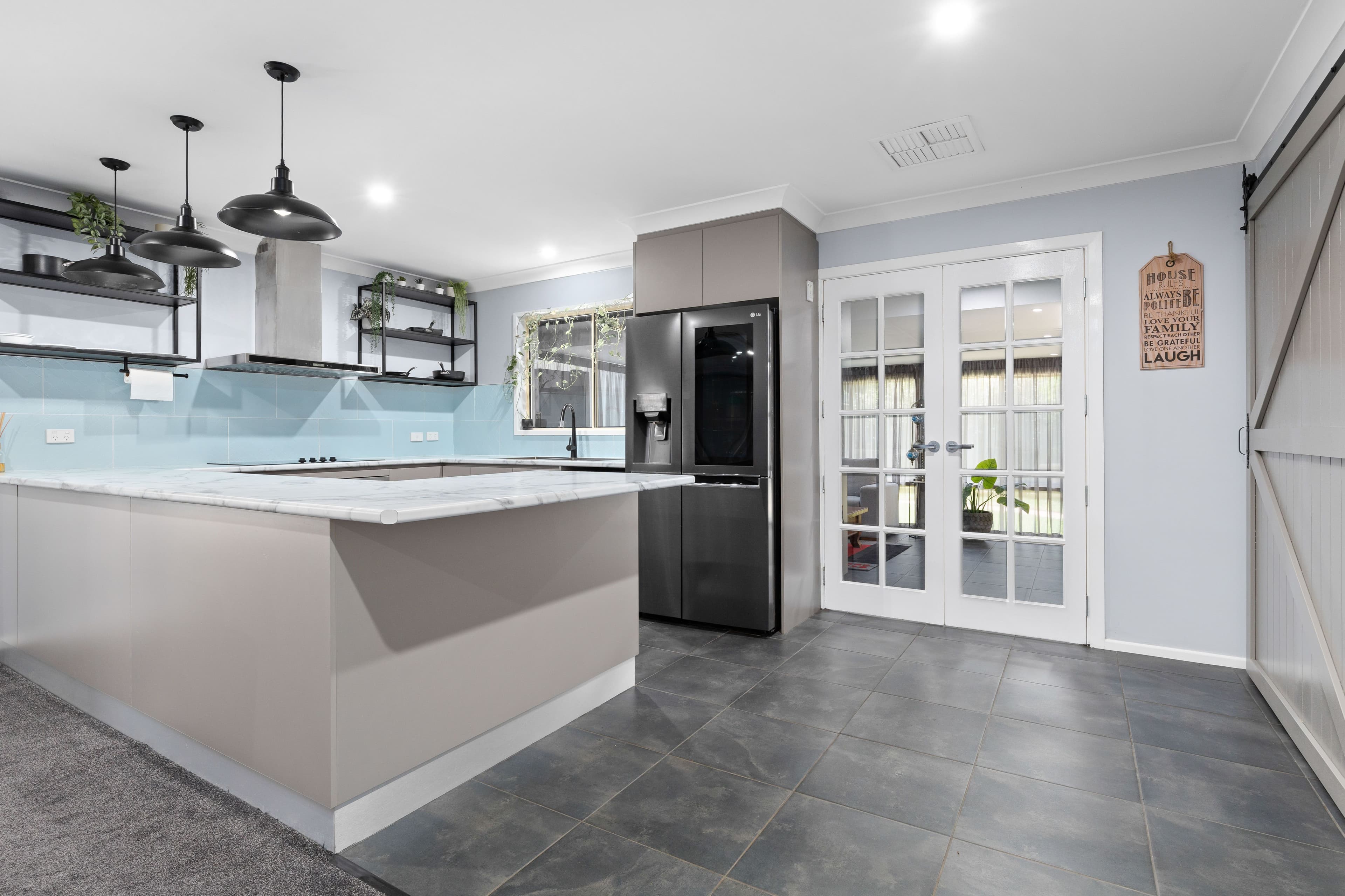 33 Barry Street, Emerald QLD 4720, Emerald - Thumbnail 2