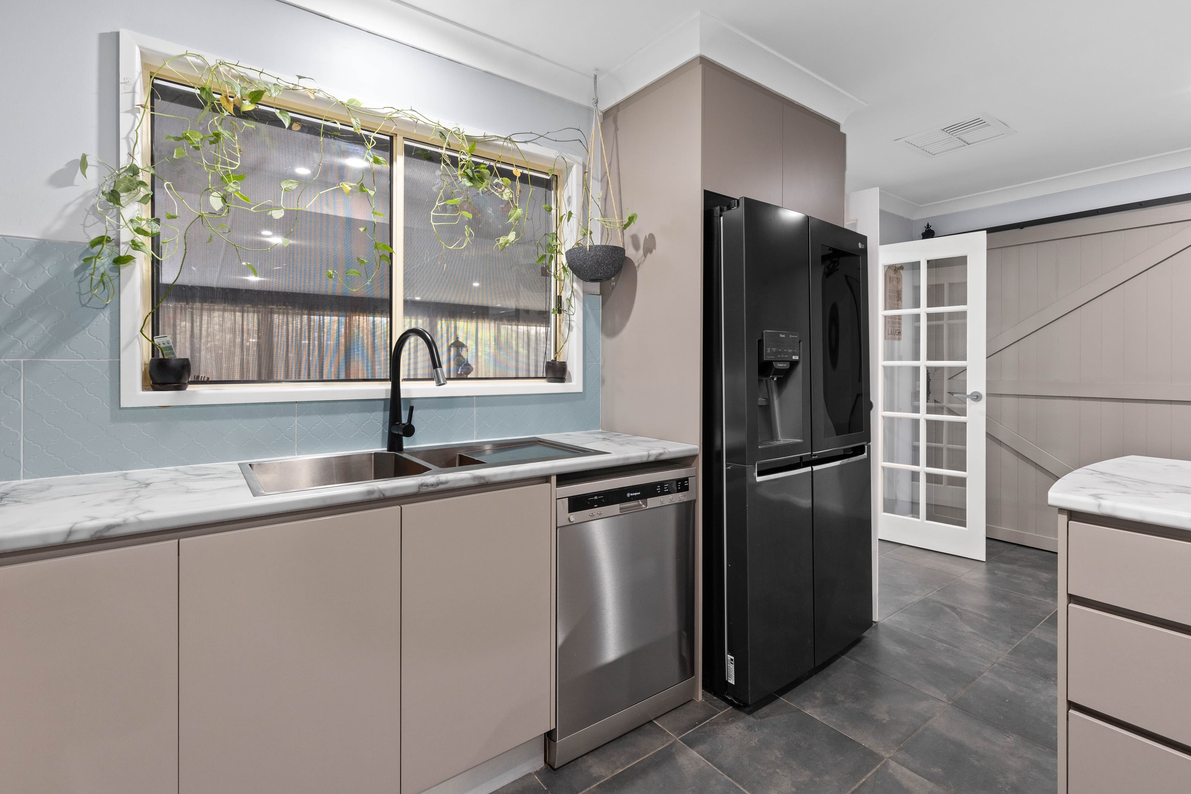 33 Barry Street, Emerald QLD 4720, Emerald - Thumbnail 4