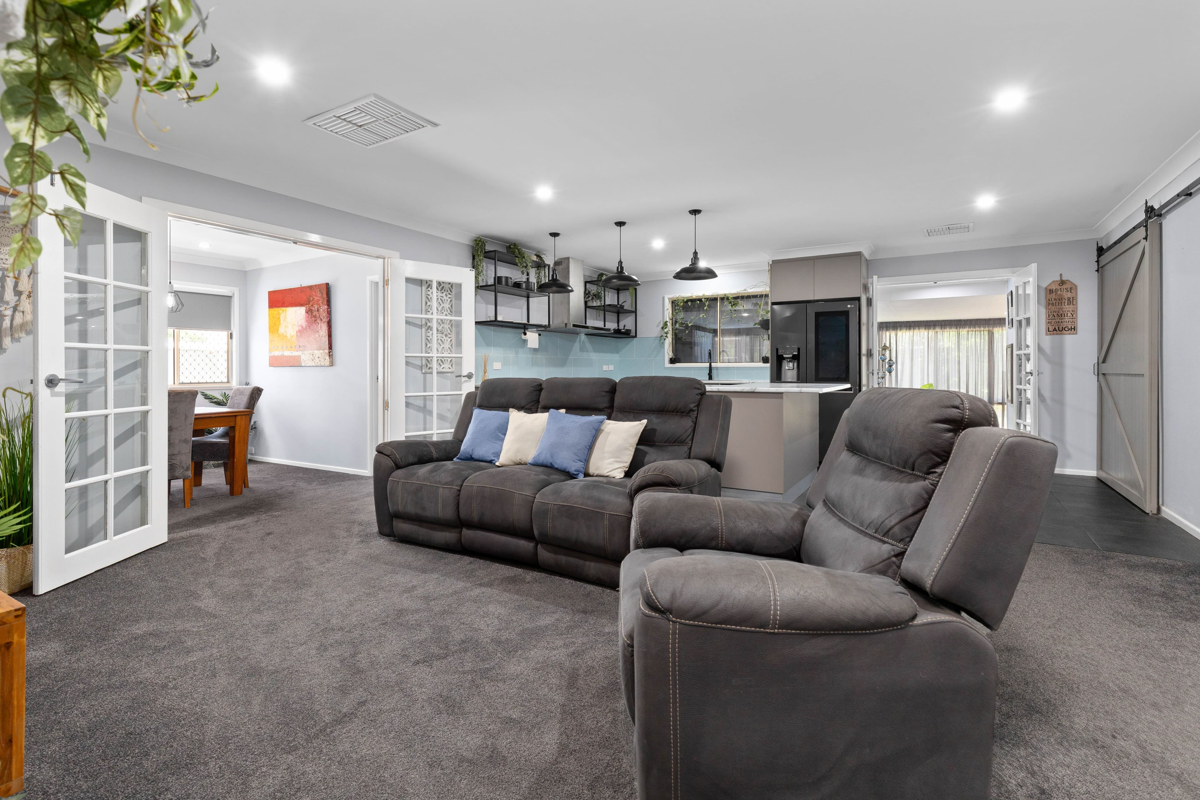 33 Barry Street, Emerald QLD 4720, Emerald - Thumbnail 6