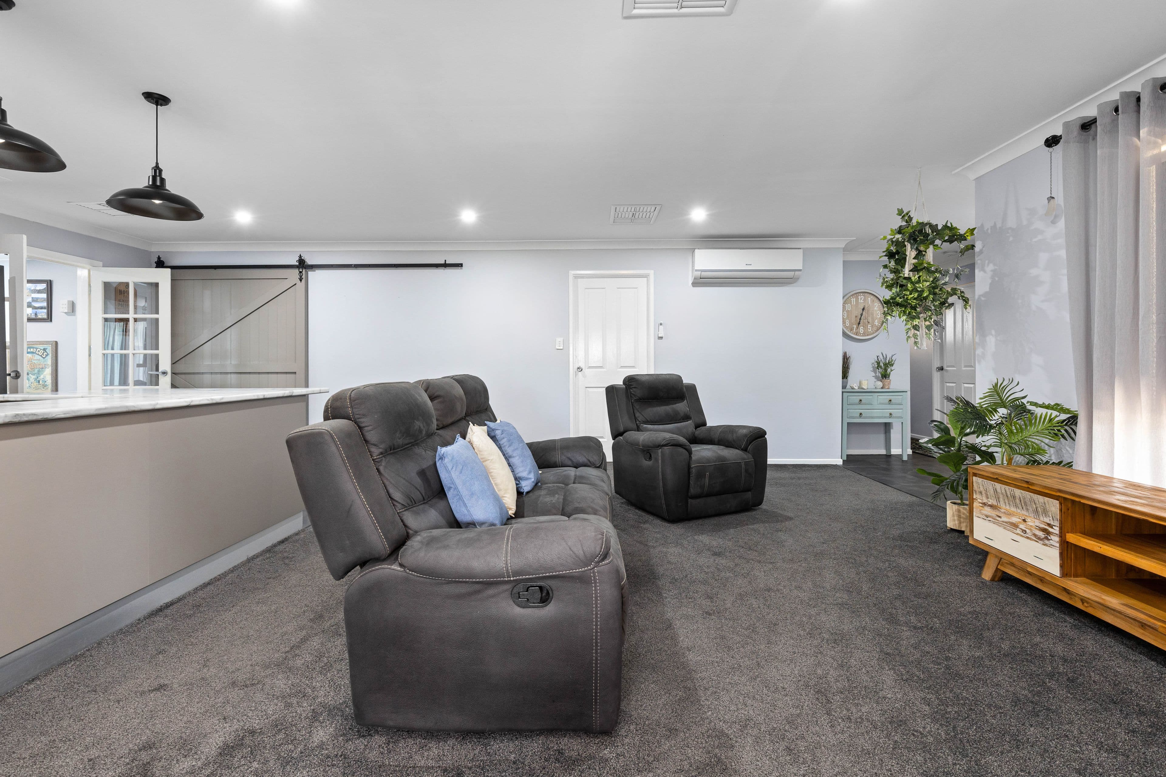 33 Barry Street, Emerald QLD 4720, Emerald - Thumbnail 7