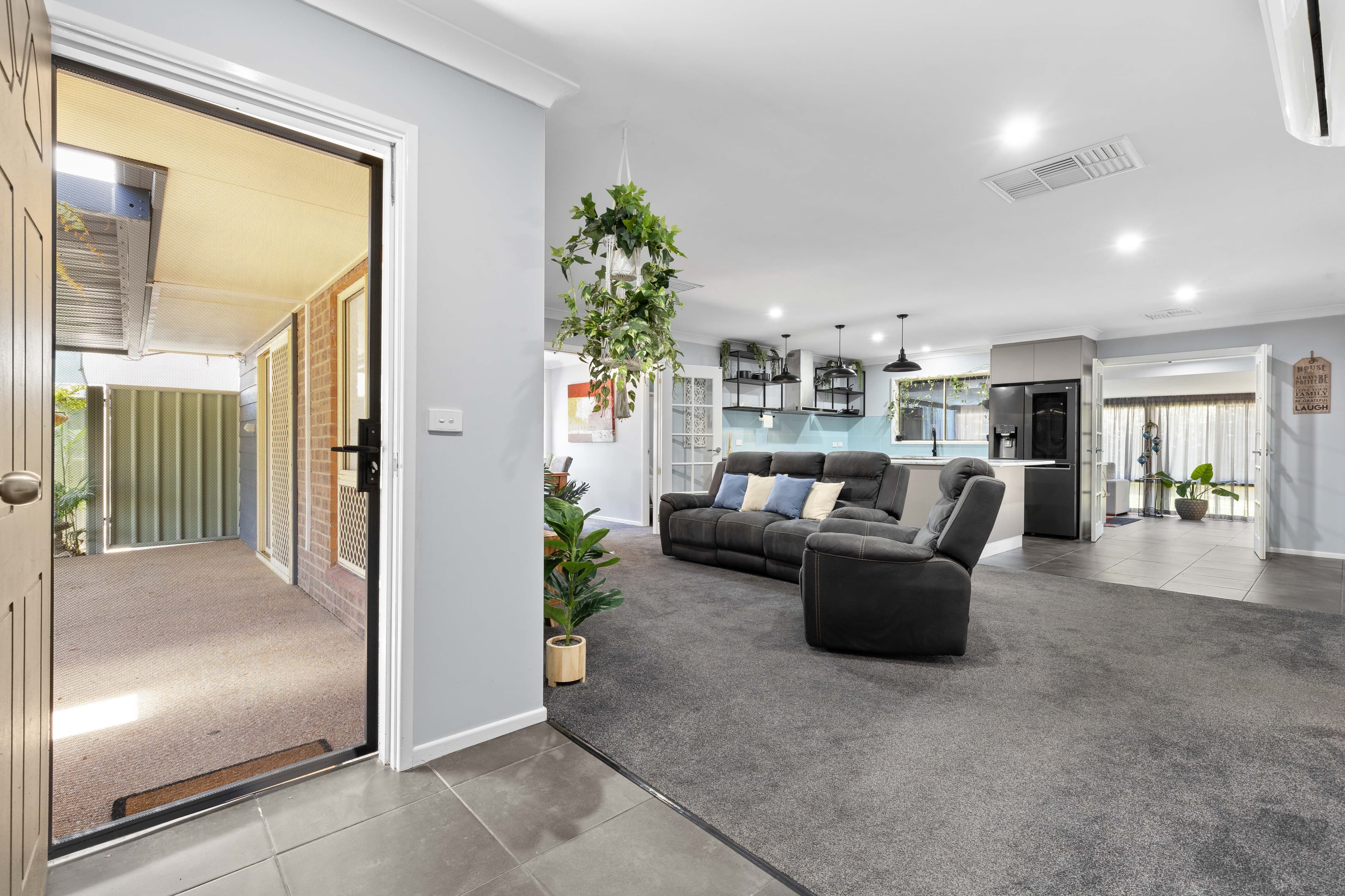33 Barry Street, Emerald QLD 4720, Emerald - Thumbnail 8