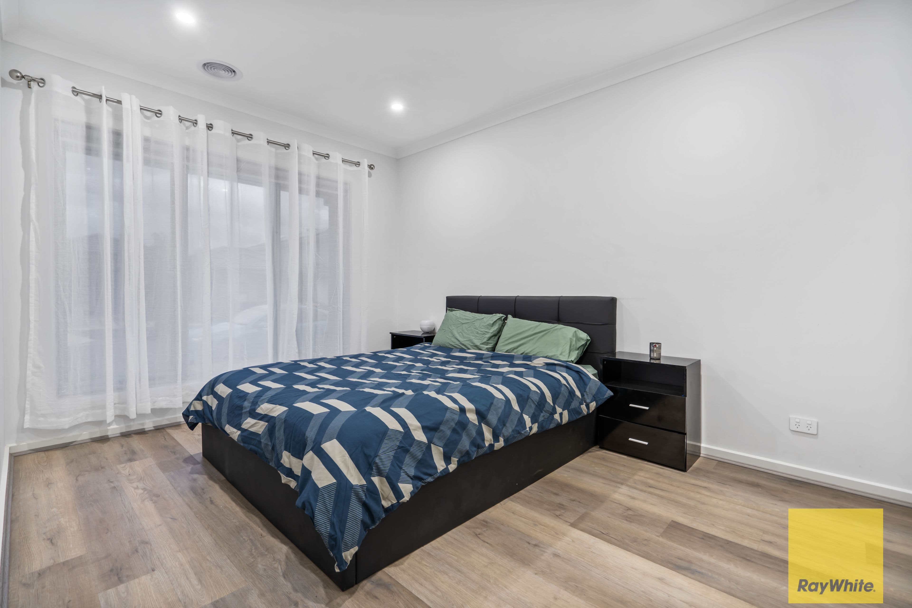 11 Sobers Drive, Rockbank VIC 3335, Rockbank - Thumbnail 2