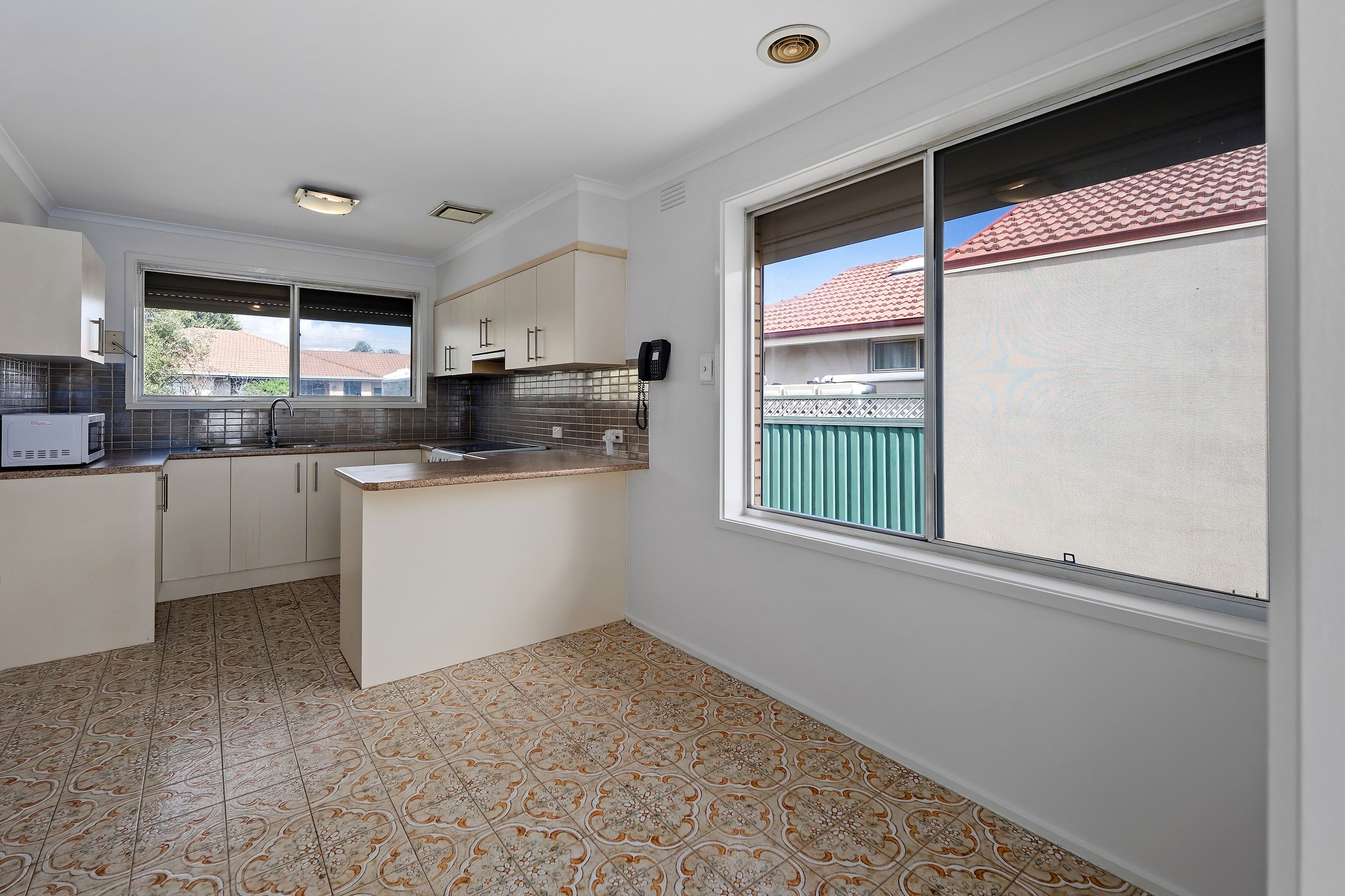 14 Canberra Grove, Lalor VIC 3075, Lalor - Thumbnail 3
