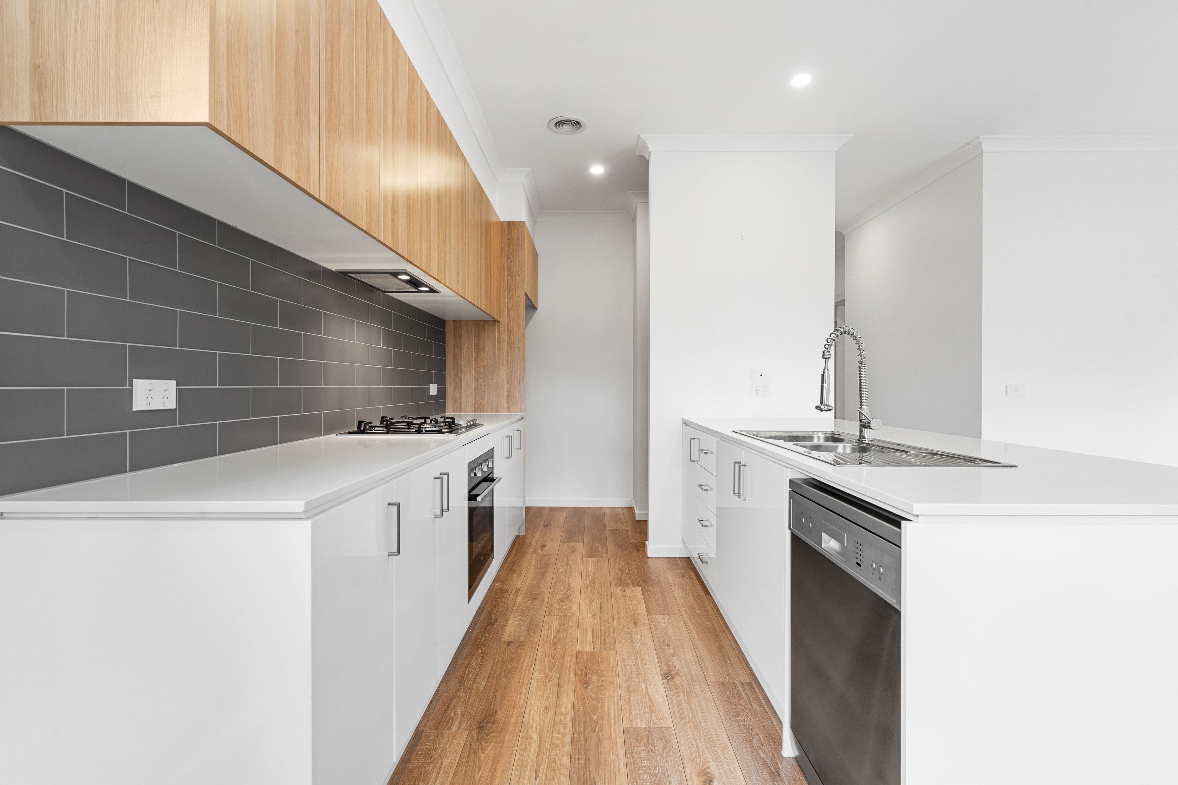 16 Tooradin Crescent, Doreen VIC 3754, Doreen - Thumbnail 2