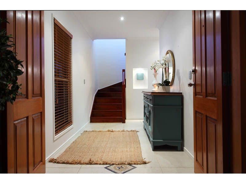 9 Joan Street, NORMAN PARK QLD 4170, Norman Park - Thumbnail 2