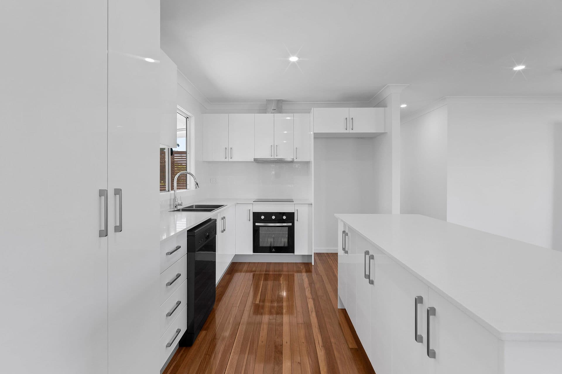 2 Lowe Street, Goodna QLD 4300, Goodna - Thumbnail 2
