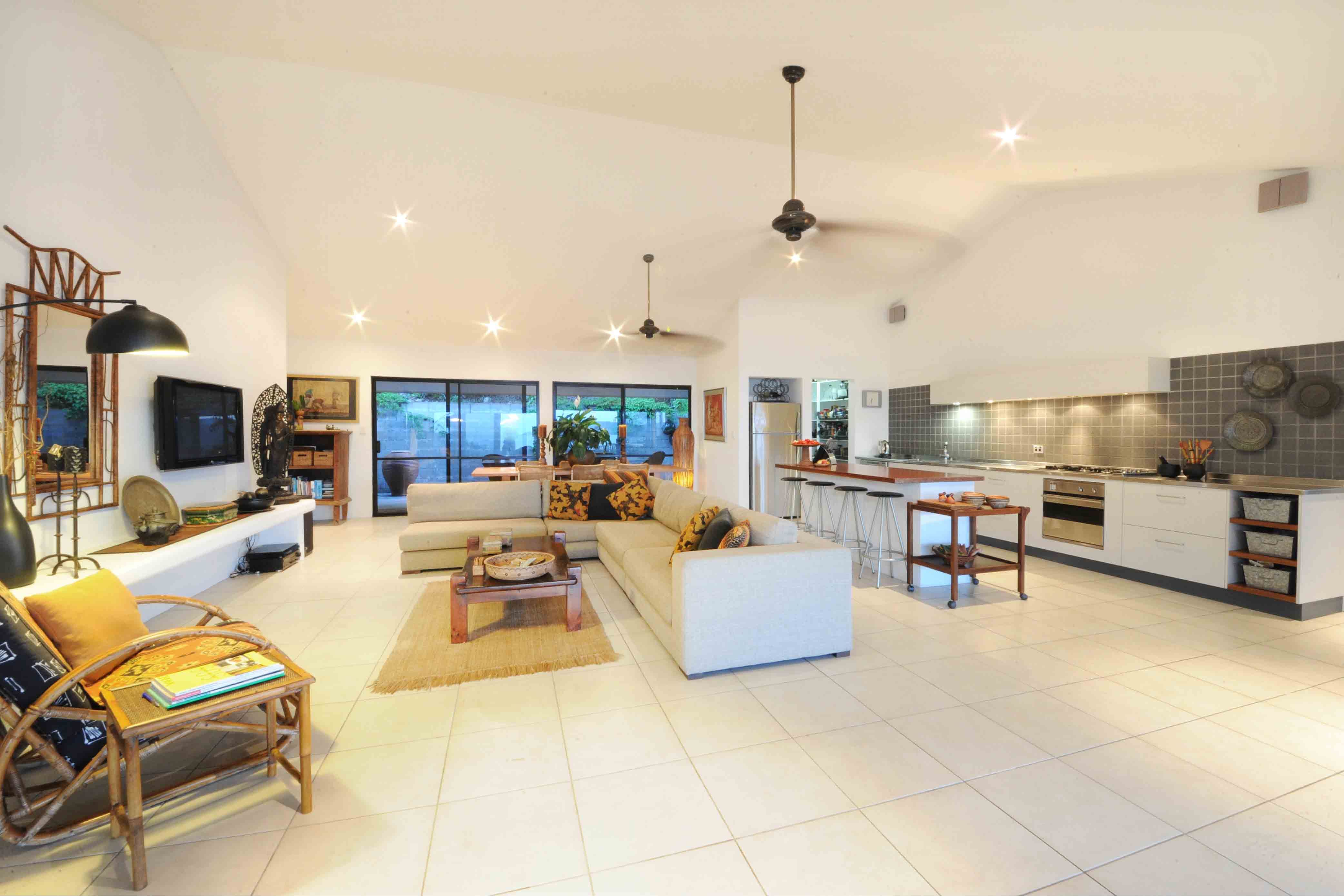 58 Ridgeview Road, CANNONVALE QLD 4802, Cannonvale - Thumbnail 2