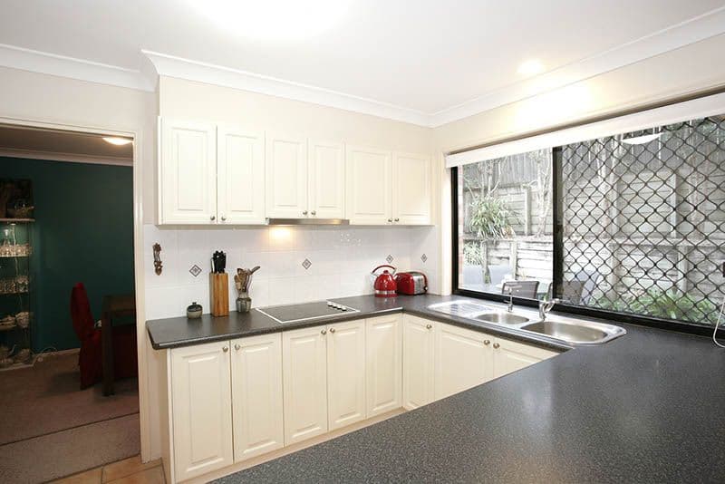 15 Abel Smith Crescent, MOUNT OMMANEY QLD 4074, Mount Ommaney - Thumbnail 4