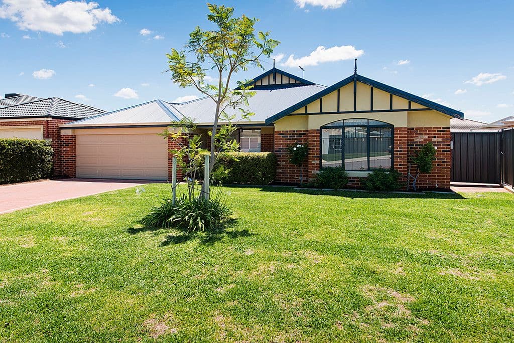 1/16 Errol Avenue, Paradise Point QLD 4216, Paradise Point - Image 1