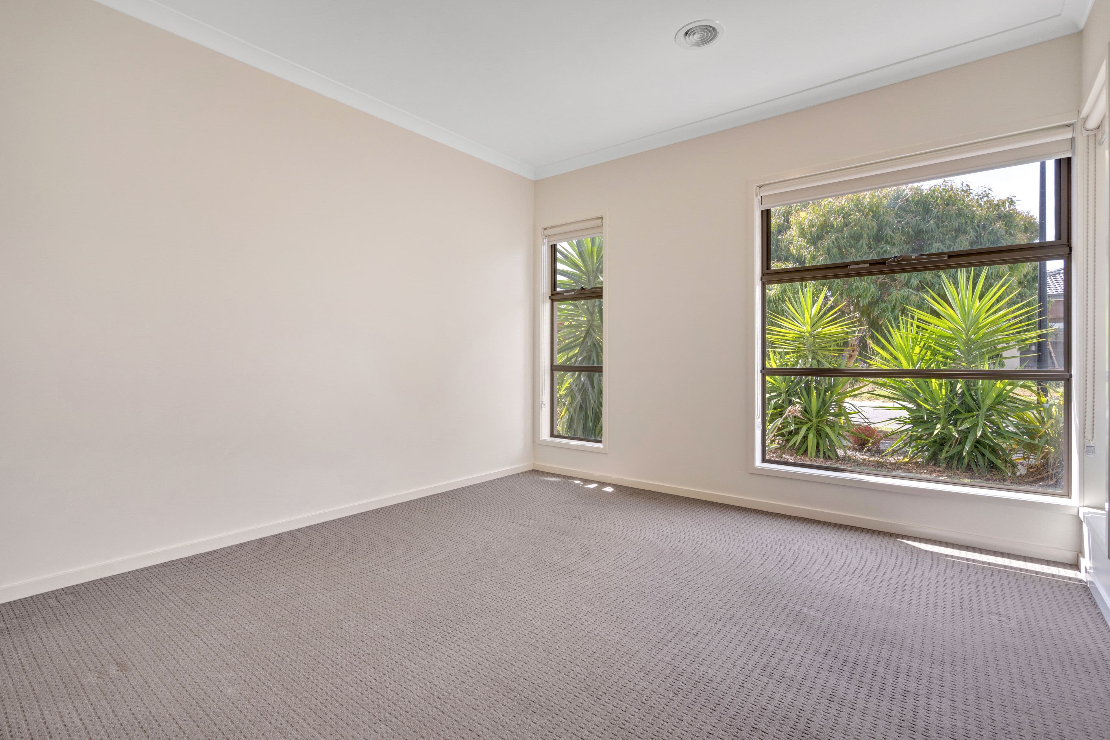 15 Pioneer Street, Craigieburn VIC 3064, Craigieburn - Thumbnail 3